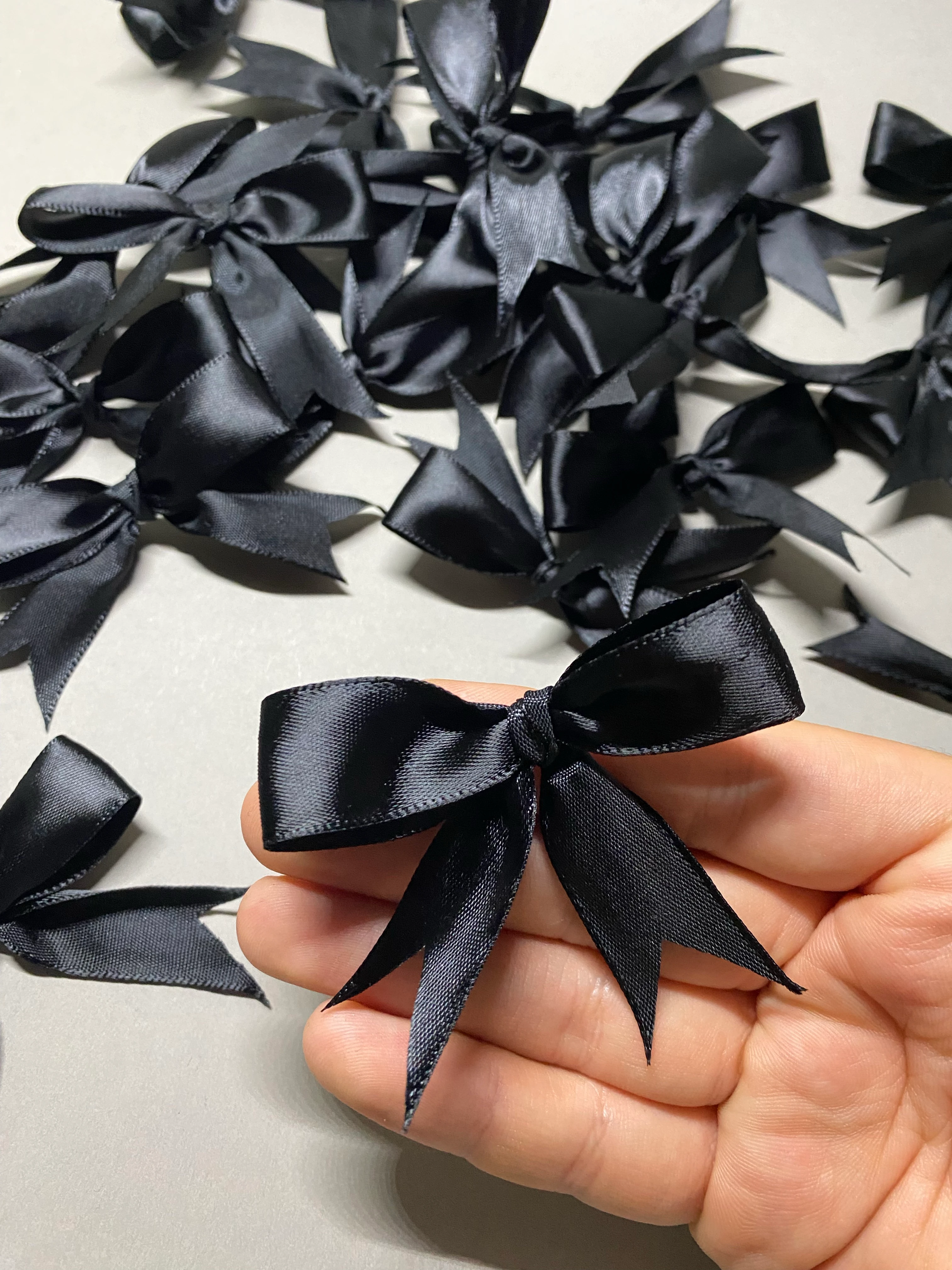 Siyah Saten Fiyonk 10 Adet | Pasta ve Bohça Süsleme