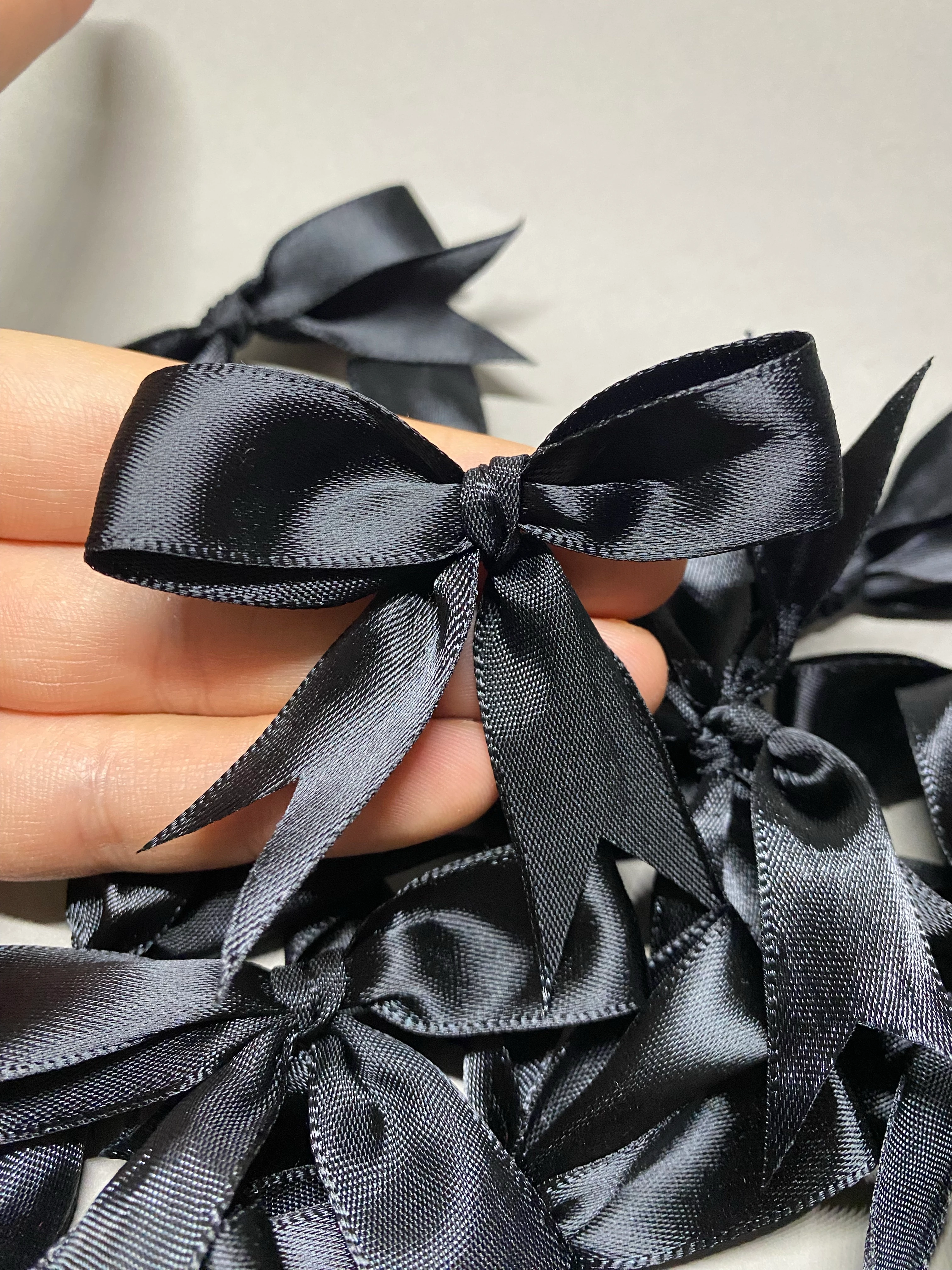 Siyah Saten Fiyonk 10 Adet | Pasta ve Bohça Süsleme