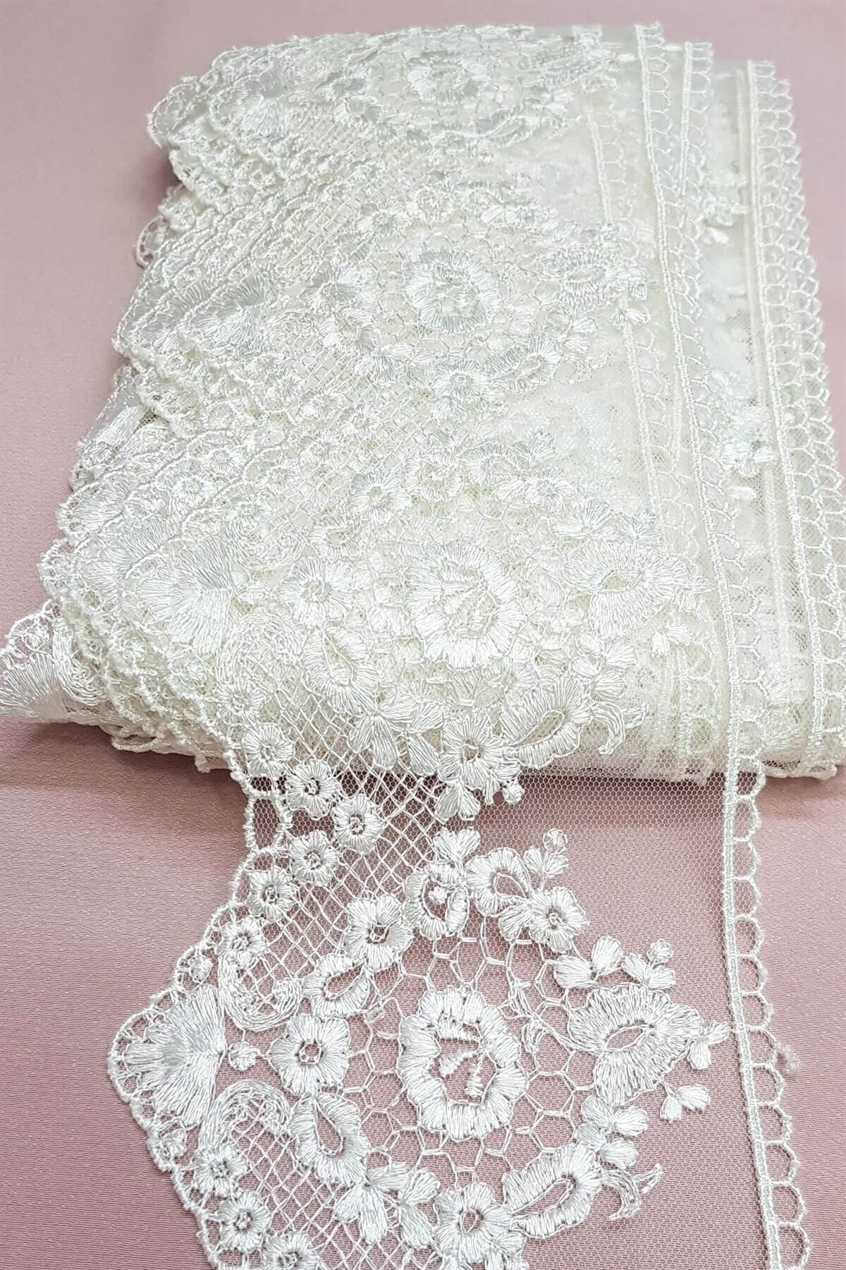 Dekoratif Beyaz Desenli Dantel Şerit – 1 Metre | El İşi ve Süsleme