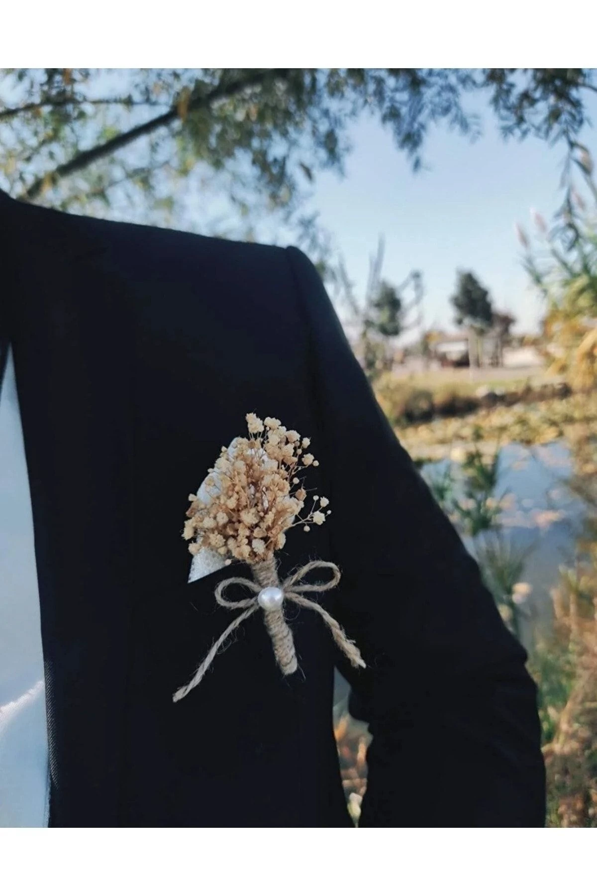 Krem Damat Yaka Çiçeği İğnesi – Sağdıç ve Yaka Aksesuarı | Düğün ve Nişan