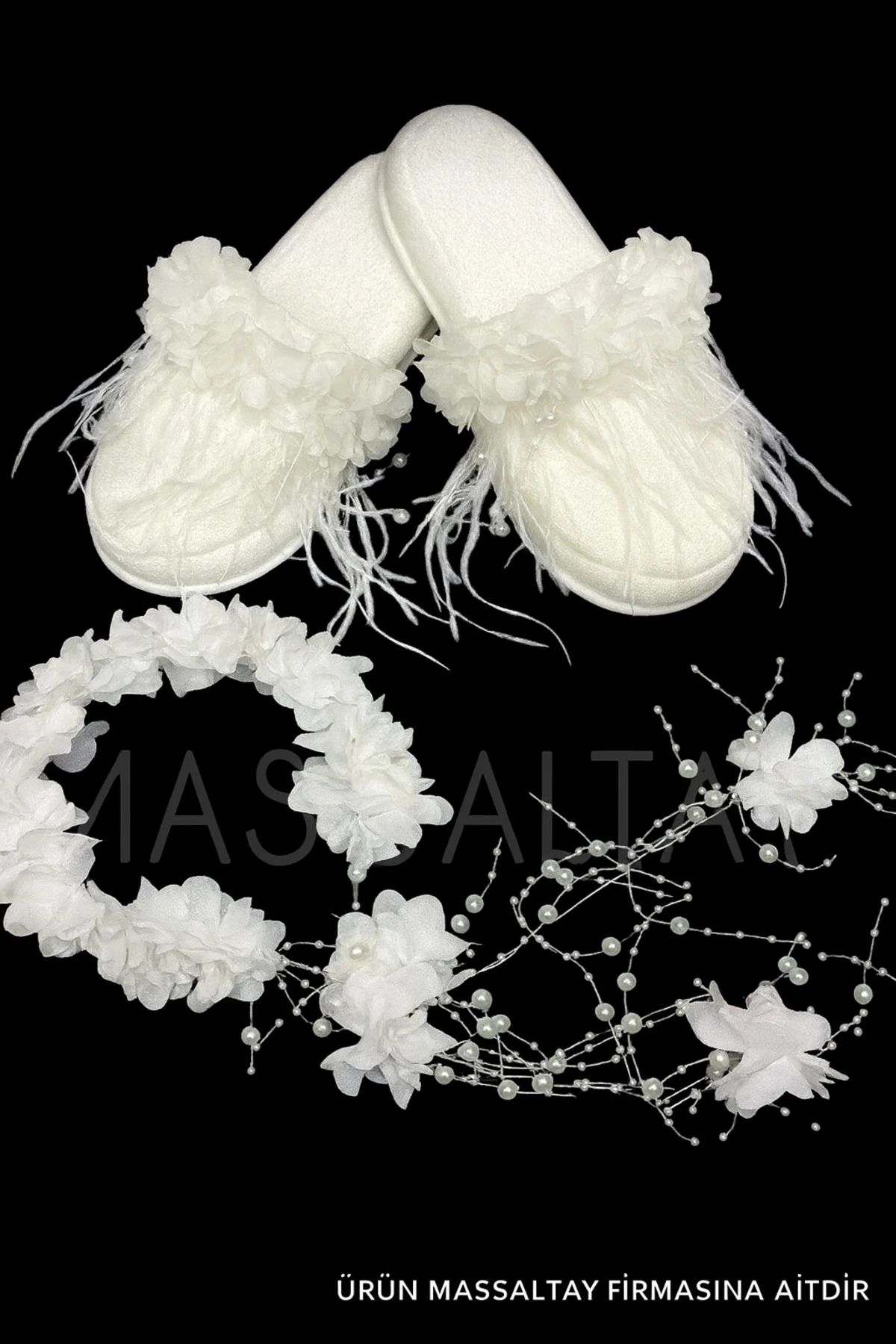 Beyaz Tüylü Çiçekli Lohusa Terliği ve Lohusa Tacı – Anne Doğum Seti