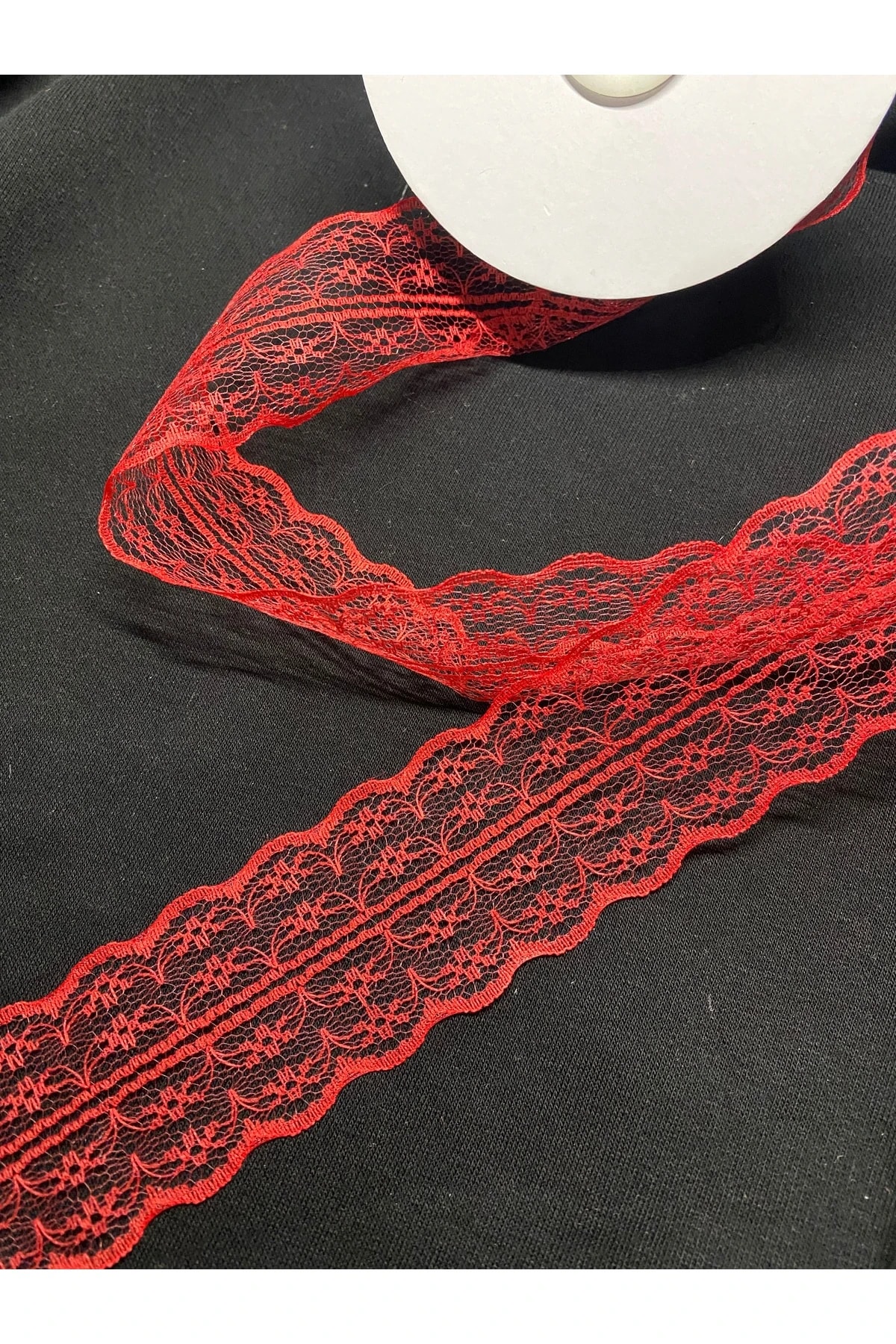 Kırmızı Çift Taraflı Dantel Şerit 5 Metre – Dekoratif Süsleme ve El İşi Malzemesi
