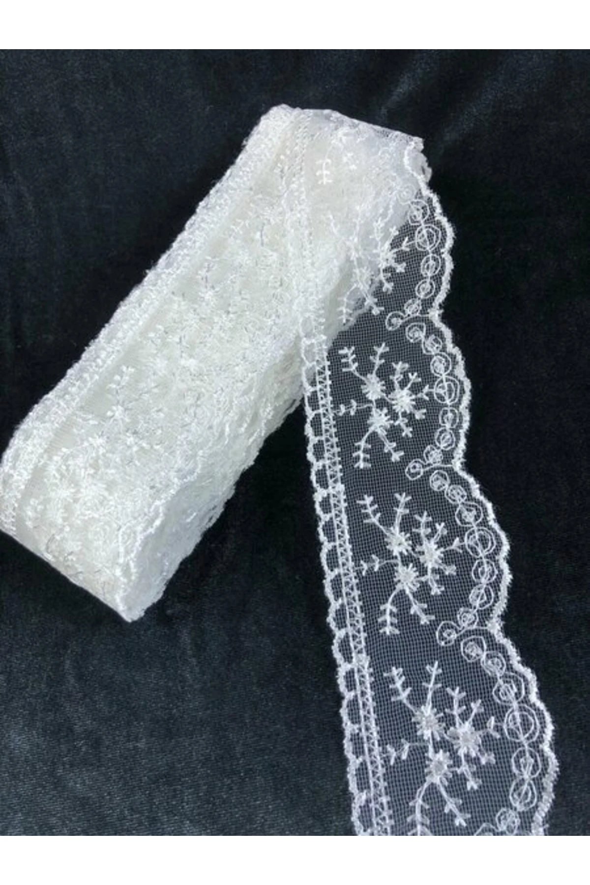 Beyaz Güpür Çiçek Desenli Dantel – 1 Metre | Dekoratif ve El İşi Malzemesi