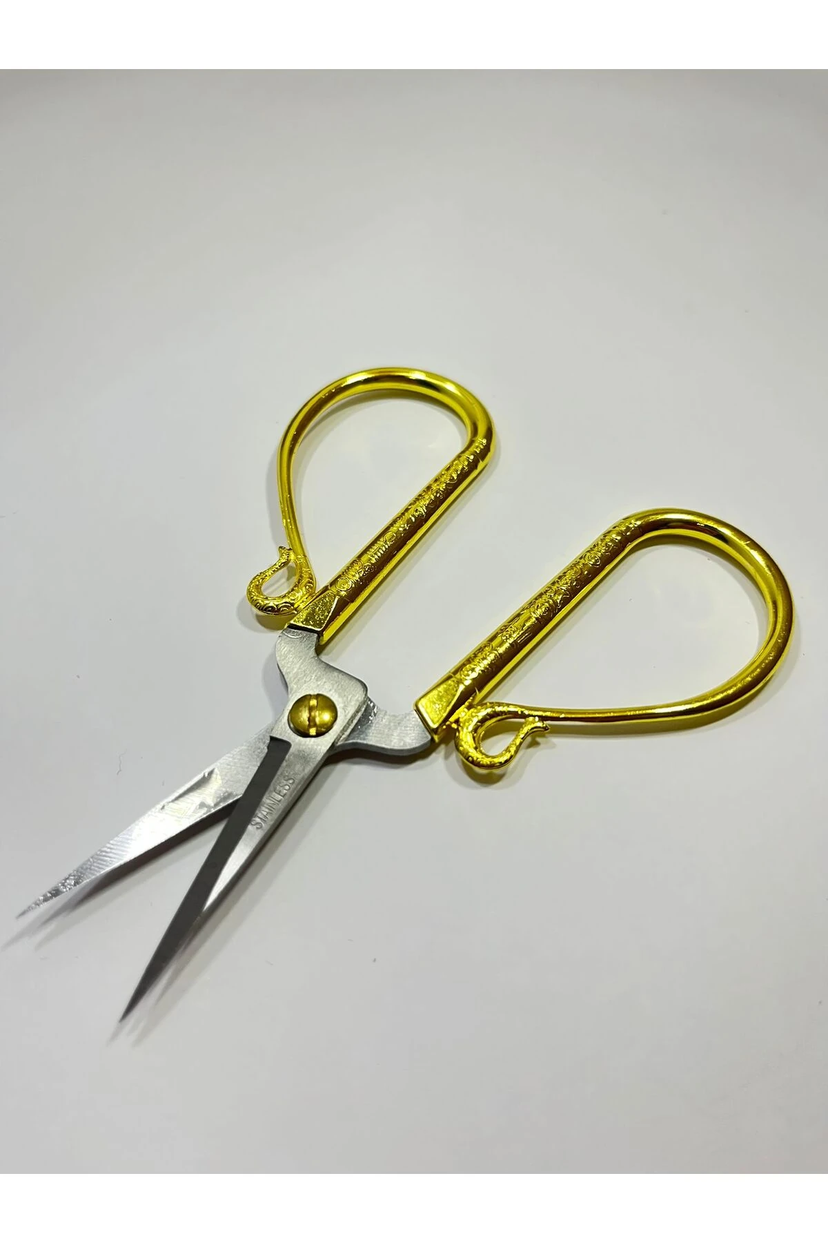 Nişan ve Söz Törenlerine Özel Gold İşlemeli Şık Makas