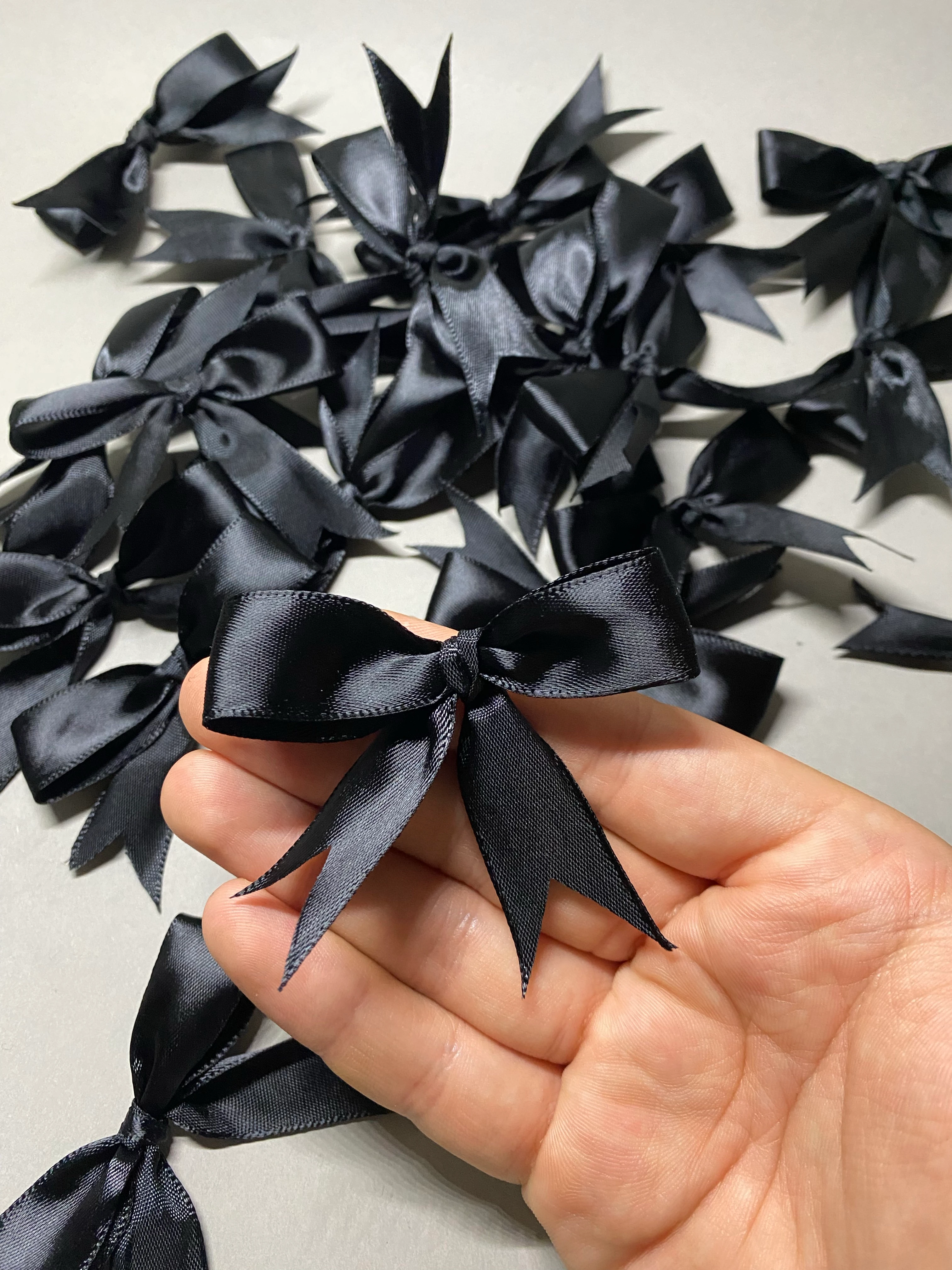 Siyah Saten Fiyonk 10 Adet | Pasta ve Bohça Süsleme