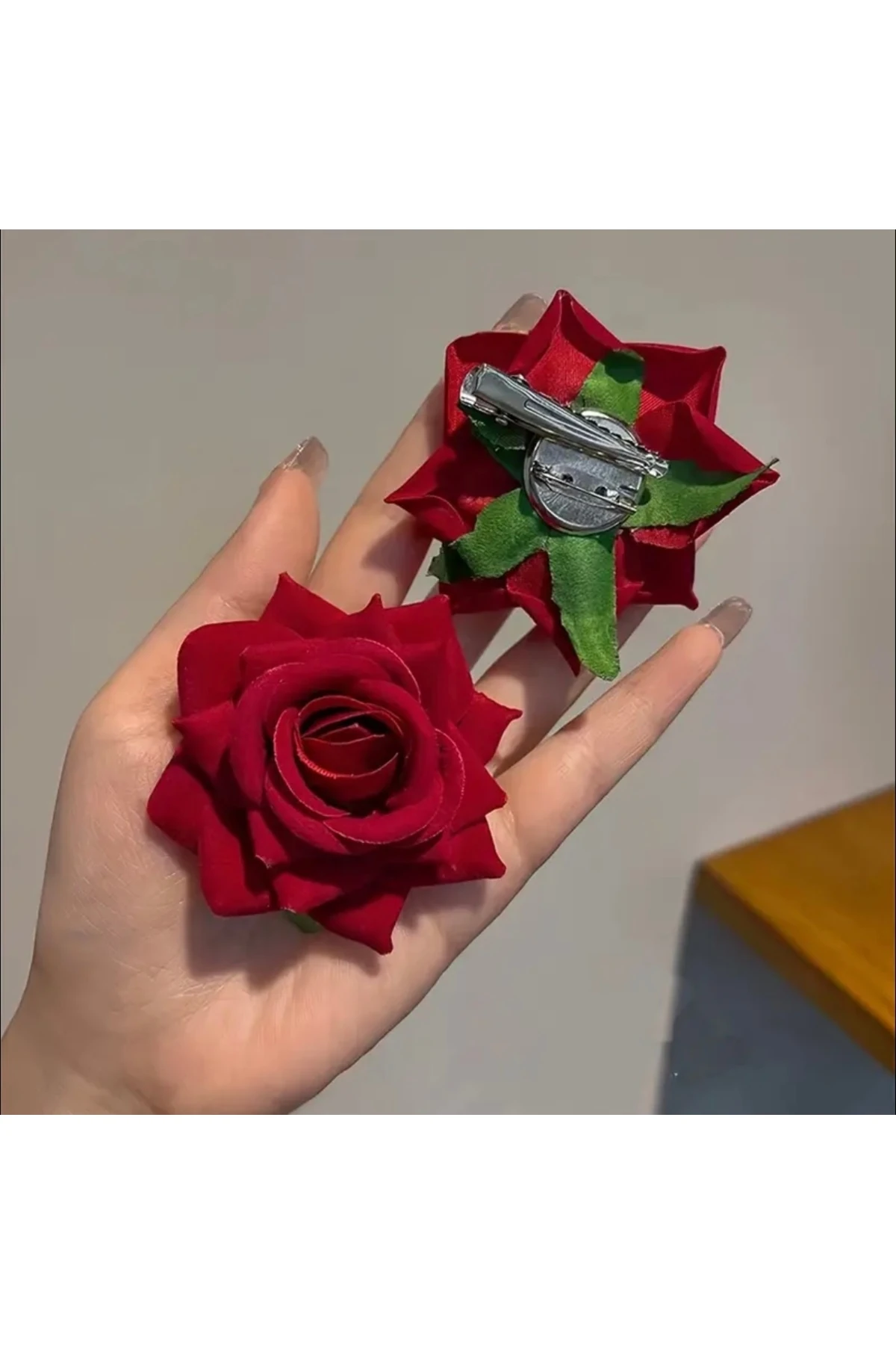 2 Adet Vintage Kırmızı Kadife 3D Gül Broş ve Saç Tokası | Şık Çift Set