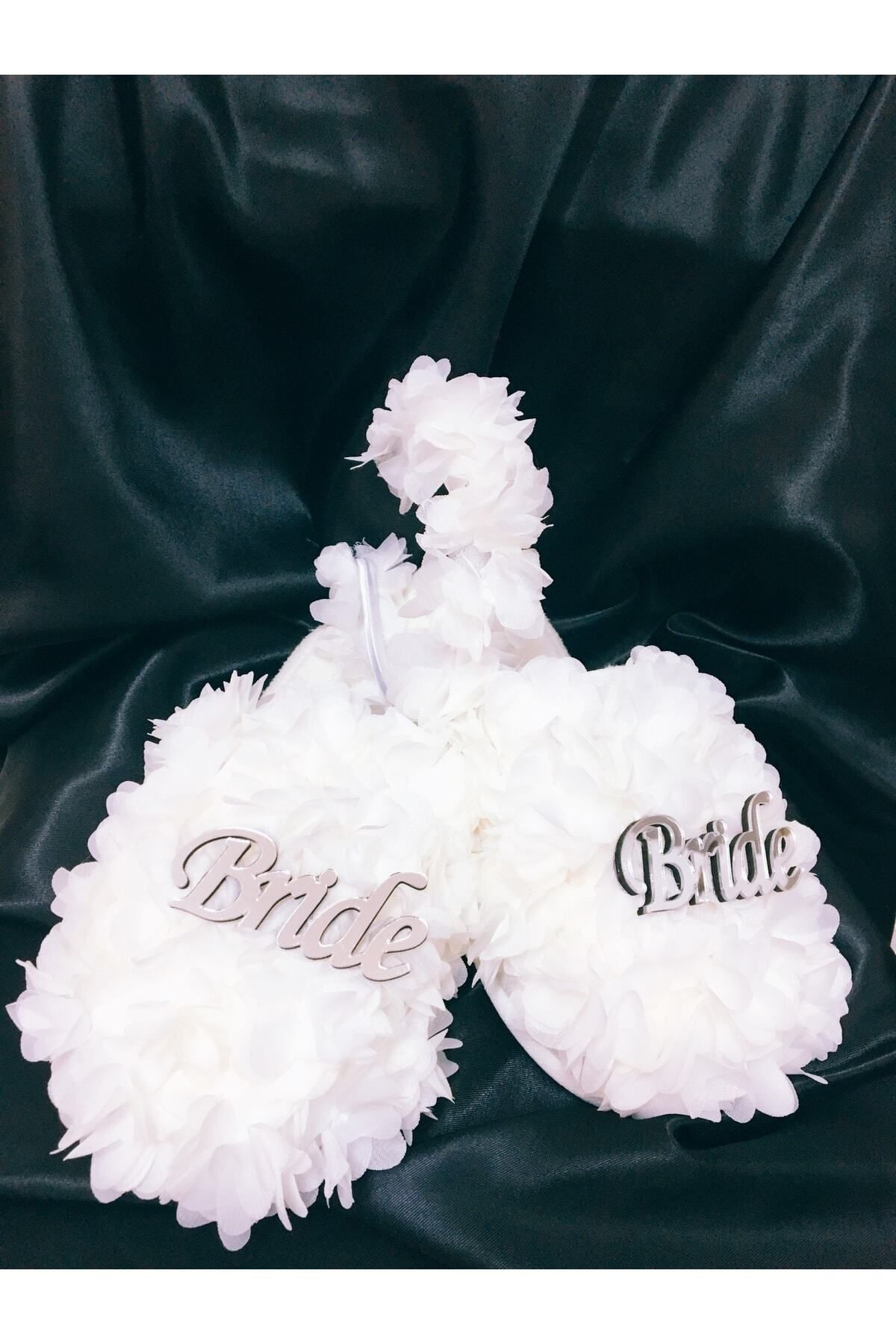 Beyaz Çiçek Detaylı Bride Pleksi Gelin Terliği ve Tacı – Gelin Aksesuar Seti