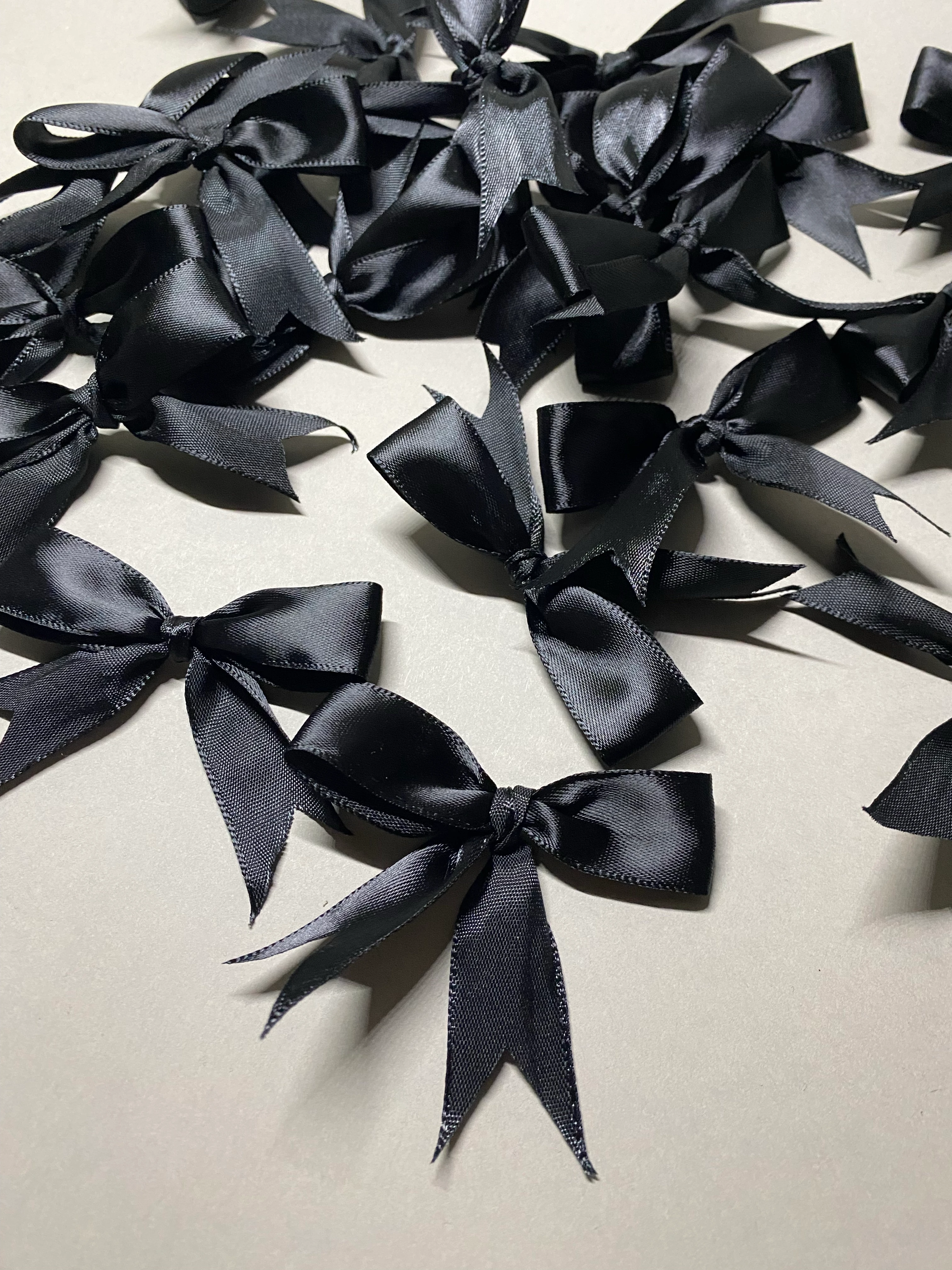 Siyah Saten Fiyonk 10 Adet | Pasta ve Bohça Süsleme