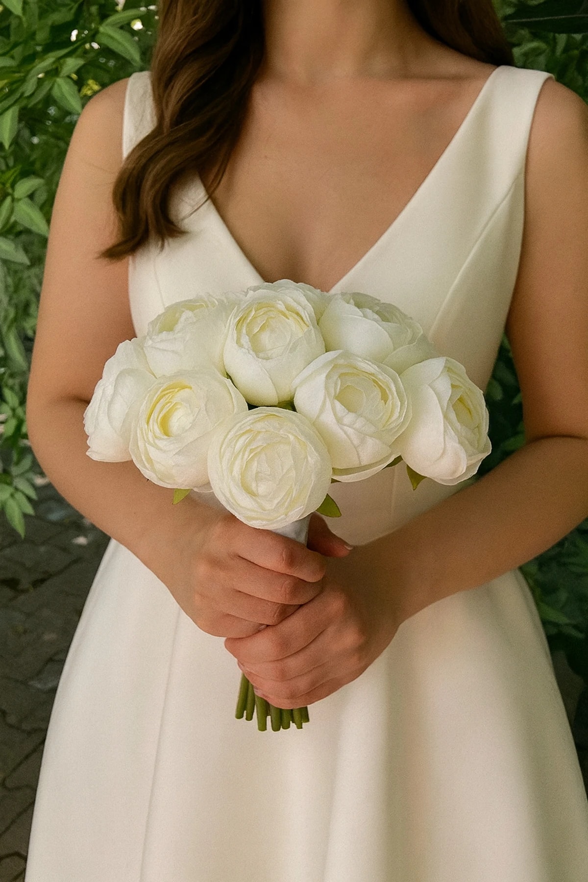 Beyaz Ranunkulus Gelin Buketi – Minimal ve Zarif Yapay Çiçek Tasarımı