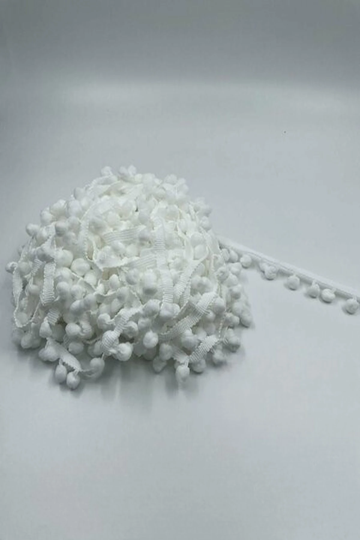 Renkli Ponpon Şerit – 5 Metre, Süsleme ve El Yapımı Projeler İçin Yumuşak Dokulu Şerit