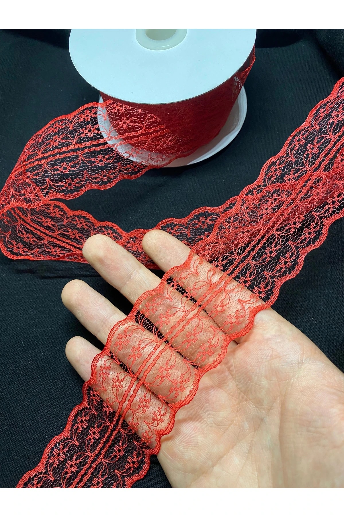 Kırmızı Çift Taraflı Dantel Şerit 5 Metre – Dekoratif Süsleme ve El İşi Malzemesi