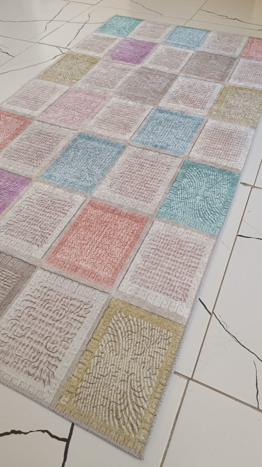 70 x 140 Renkli Dijital Baskılı Yolluk – Kaymaz Tabanlı, Silinebilir, Modern ve Canlı Desen