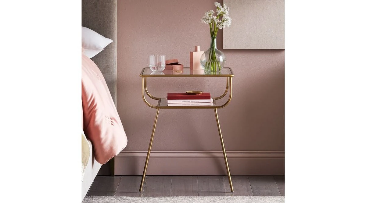 Elora Gold Metal Geyik Yan Sehpa – Şık ve Dekoratif Tasarım