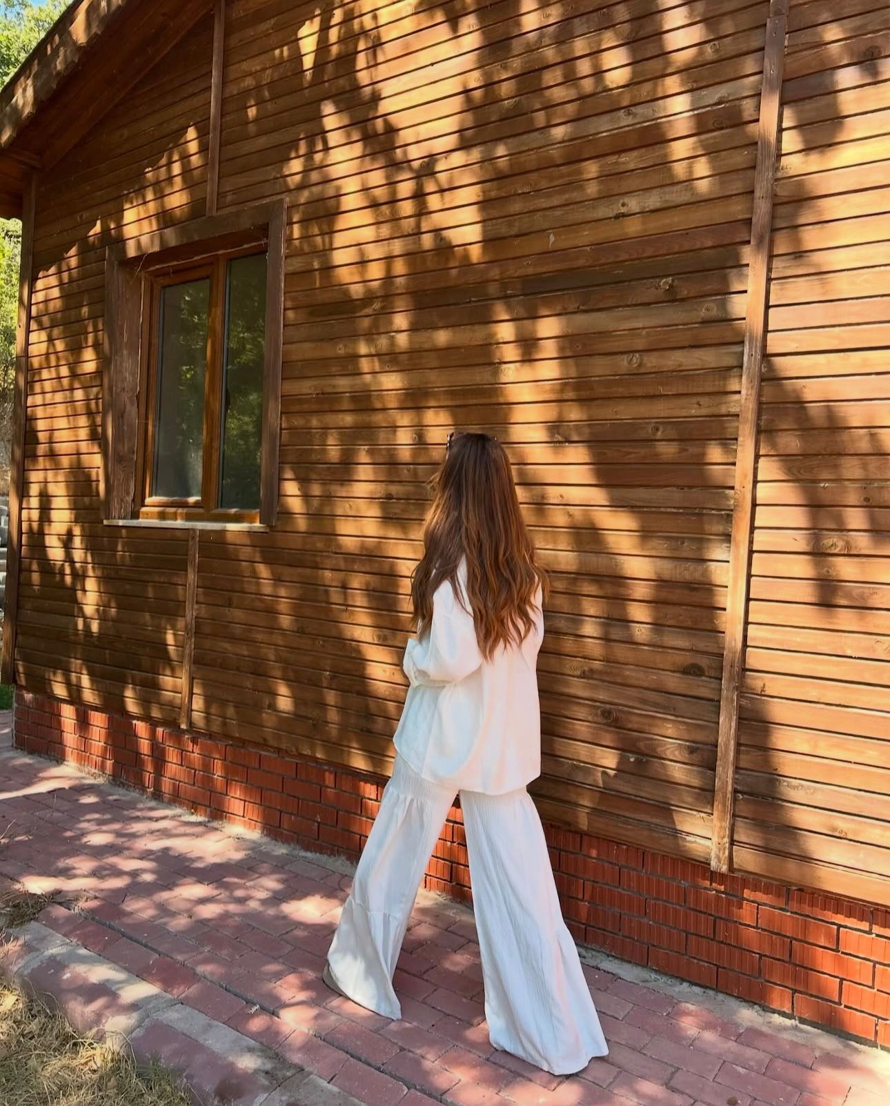Paça Detaylı Beyaz Pantolon