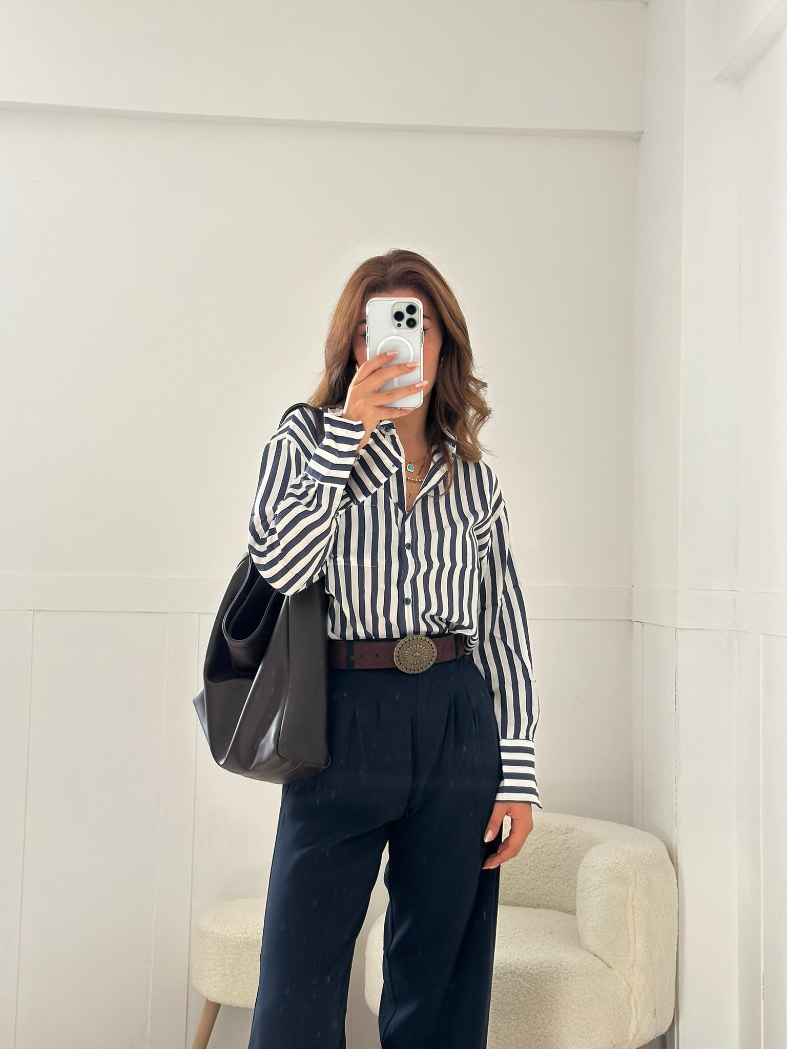 Lacivert çizgili gömlek