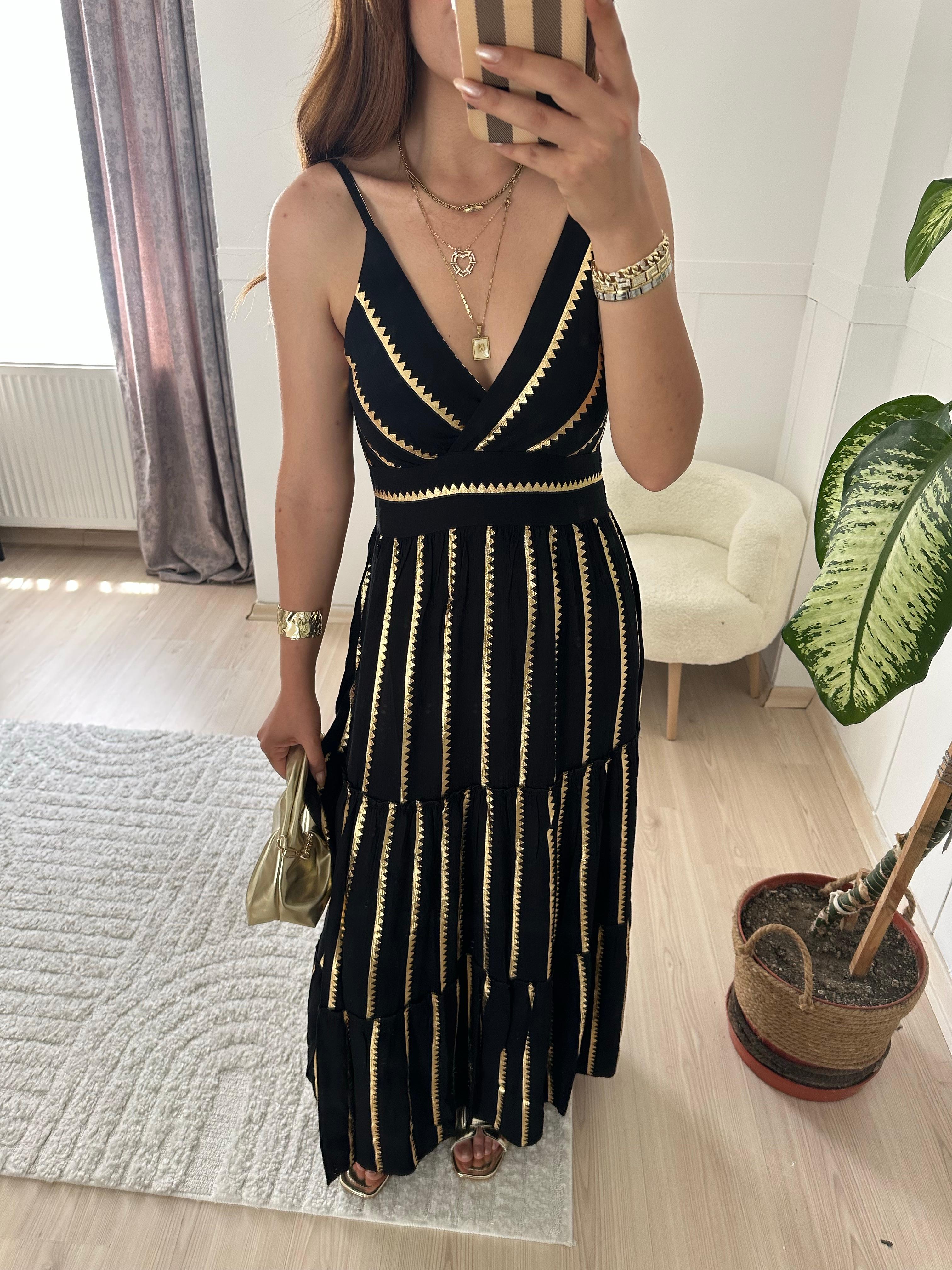 Gold detaylı siyah elbise 