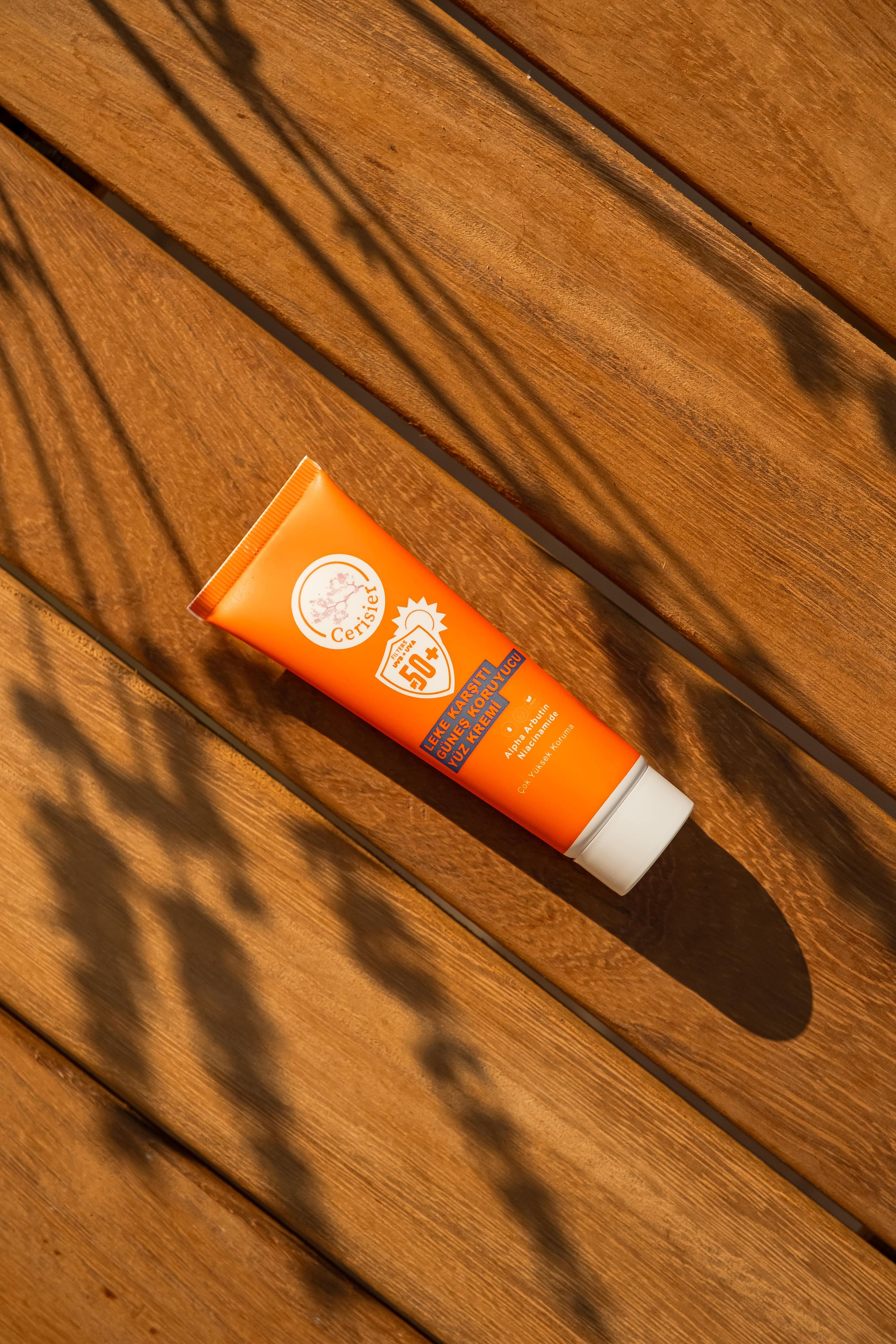 SPF 50+ Leke Karşıtı Güneş Koruyucu Yüz Kremi