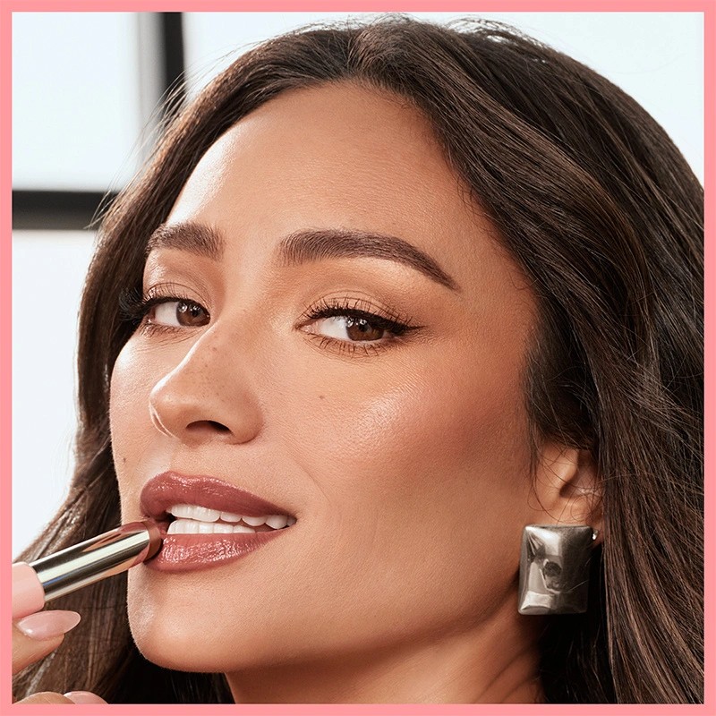 Maybelline New York Lifter Glaze Shea Yağı ve Hyalüronik Asit İçeren Renkli Dudak Balmı 07 Berry Haze