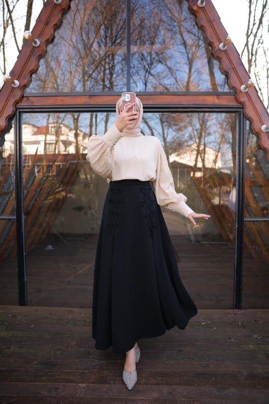 Lacivert Fiyonklu Etek - Siyah