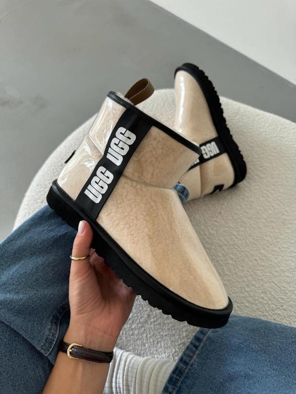 UGG Clear 