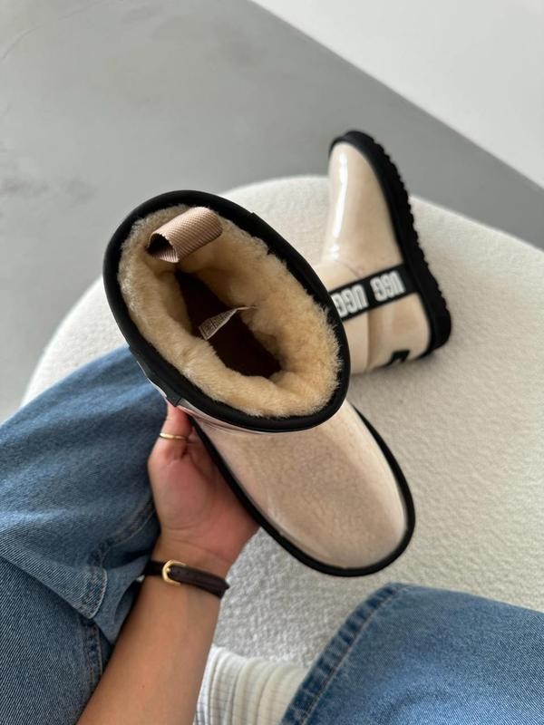UGG Clear 