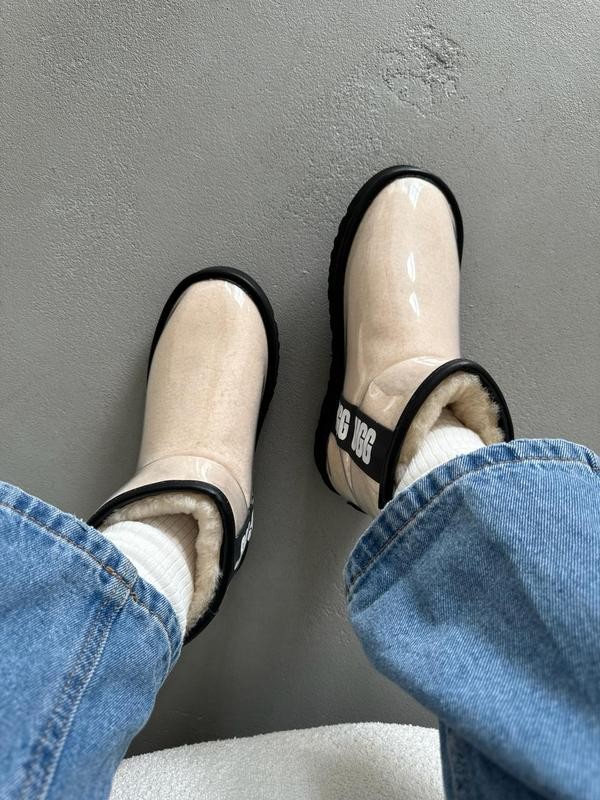 UGG Clear 