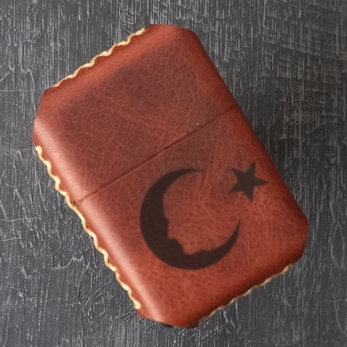 Türk Bayraklı Deri Kılıflı Benzinli Çakmak El Yapımı Deri Zippo Tarzı Çakmak