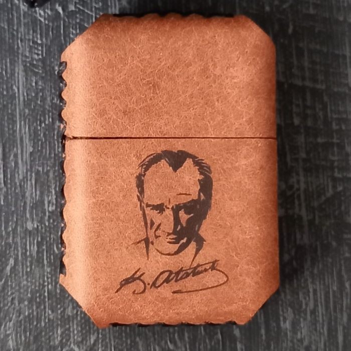 Atatürk Desenli Benzinli Çakmak Kişiye Özel Benzinli Çakmak Hakiki Deri Çakmak