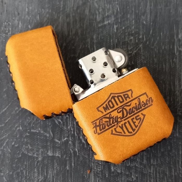 Kişiye Özel Benzinli Çakmak Hakiki Deri Harley Desenli Zippo Tarzı Çakmak