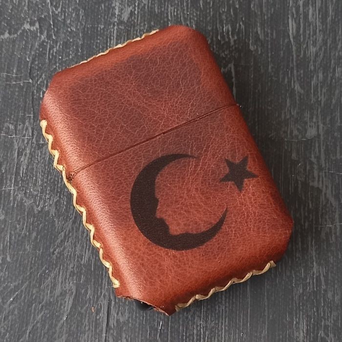 Türk Bayraklı Deri Kılıflı Benzinli Çakmak El Yapımı Deri Zippo Tarzı Çakmak