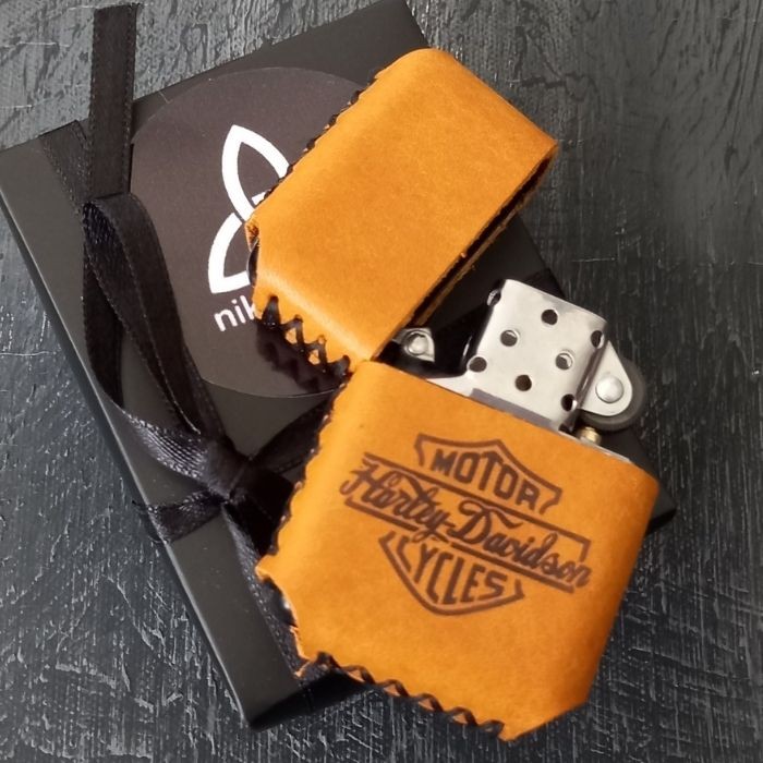 Kişiye Özel Benzinli Çakmak Hakiki Deri Harley Desenli Zippo Tarzı Çakmak