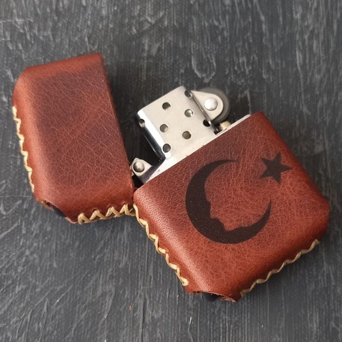 Türk Bayraklı Deri Kılıflı Benzinli Çakmak El Yapımı Deri Zippo Tarzı Çakmak
