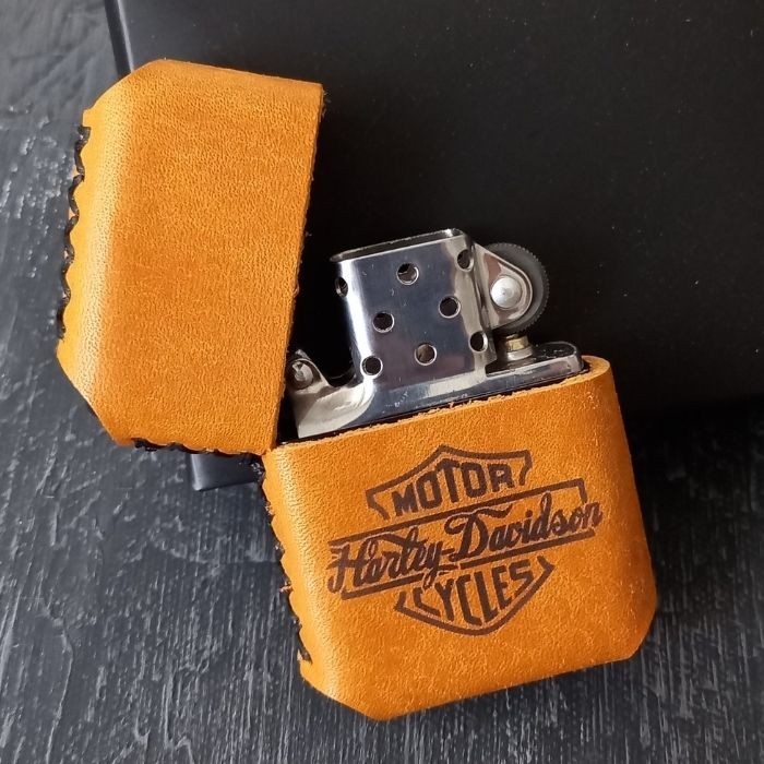 Kişiye Özel Benzinli Çakmak Hakiki Deri Harley Desenli Zippo Tarzı Çakmak