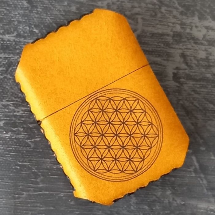 Yaşam Çiçeği Desenli Deri Çakmak Kişiye Özel Benzinli Çakmak El Yapımı Deri Zippo Tarzı Çakmak