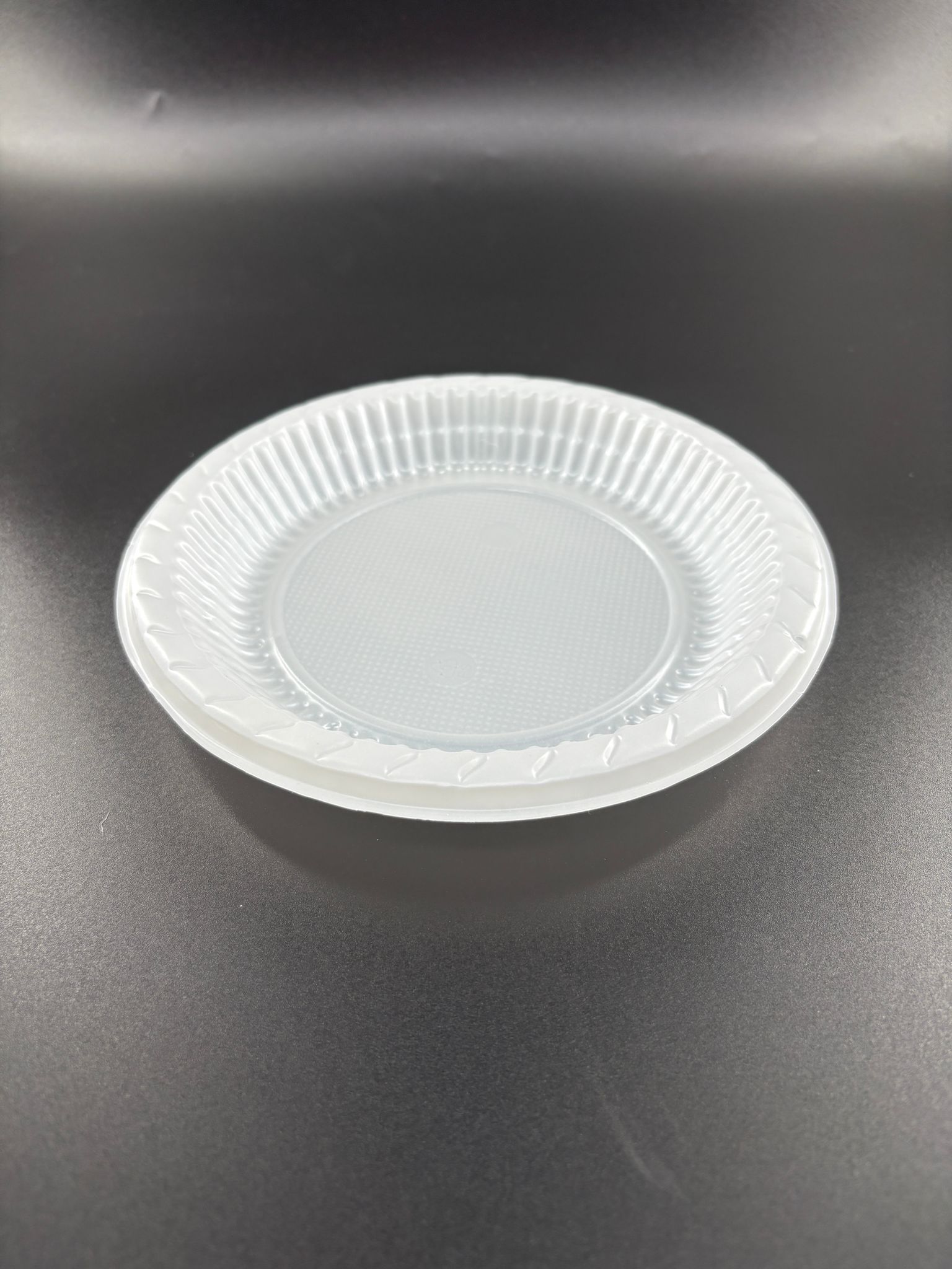 Ekonomik Plastik Tabak 17 cm