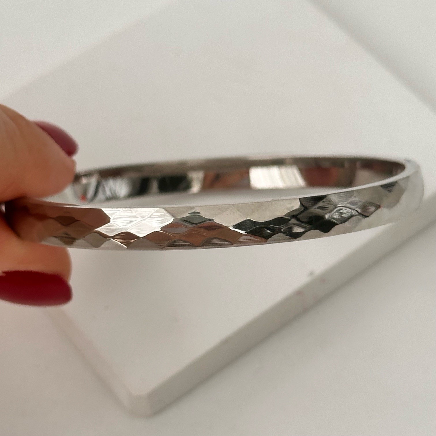 Çelik Gümüş Renk Dövme Kelepçe (19 cm)