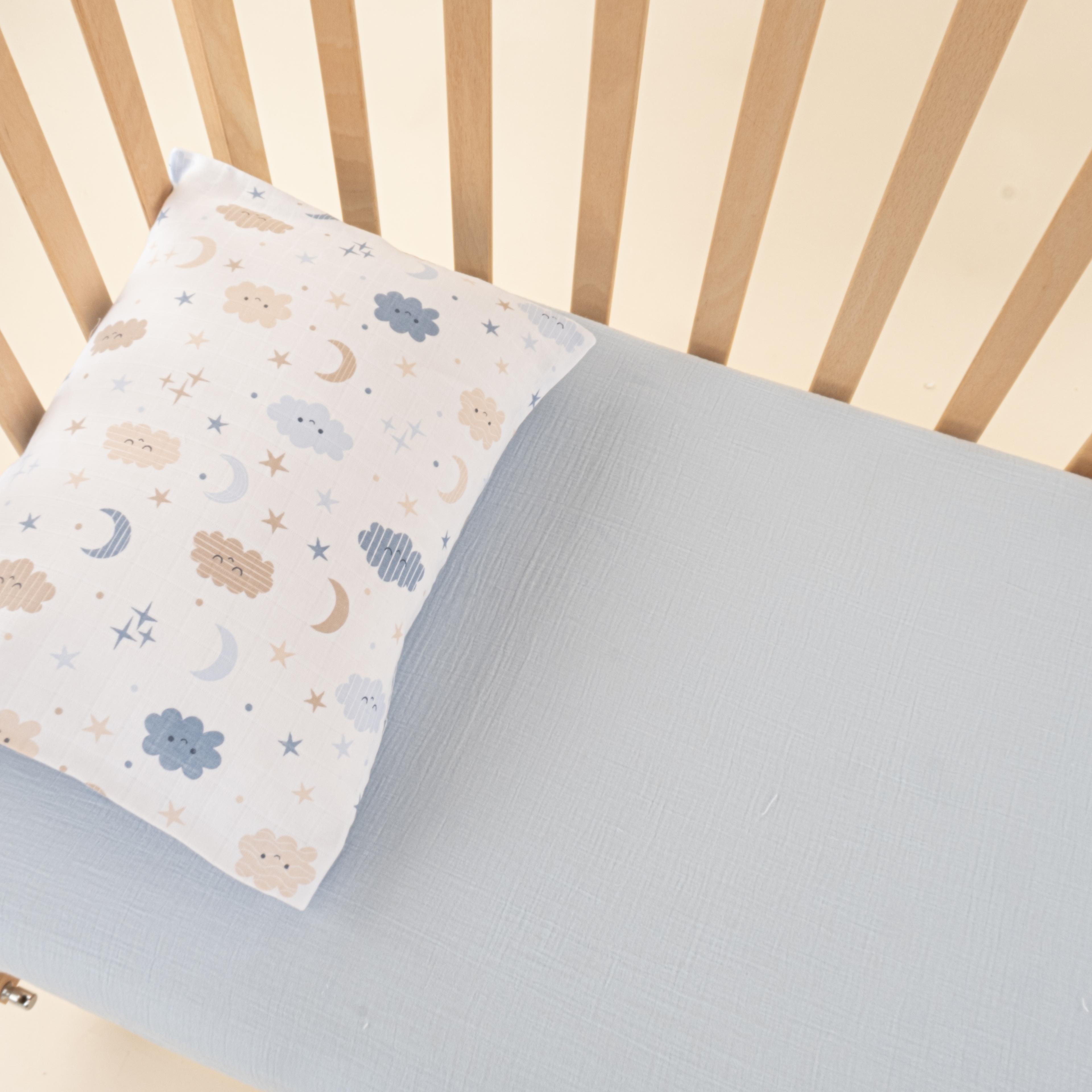 Bebek Lastikli Çarşaf ve Yastık Kılıfı - İki Katlı Organik Muslin - Bebe mavi  - mavi bulut