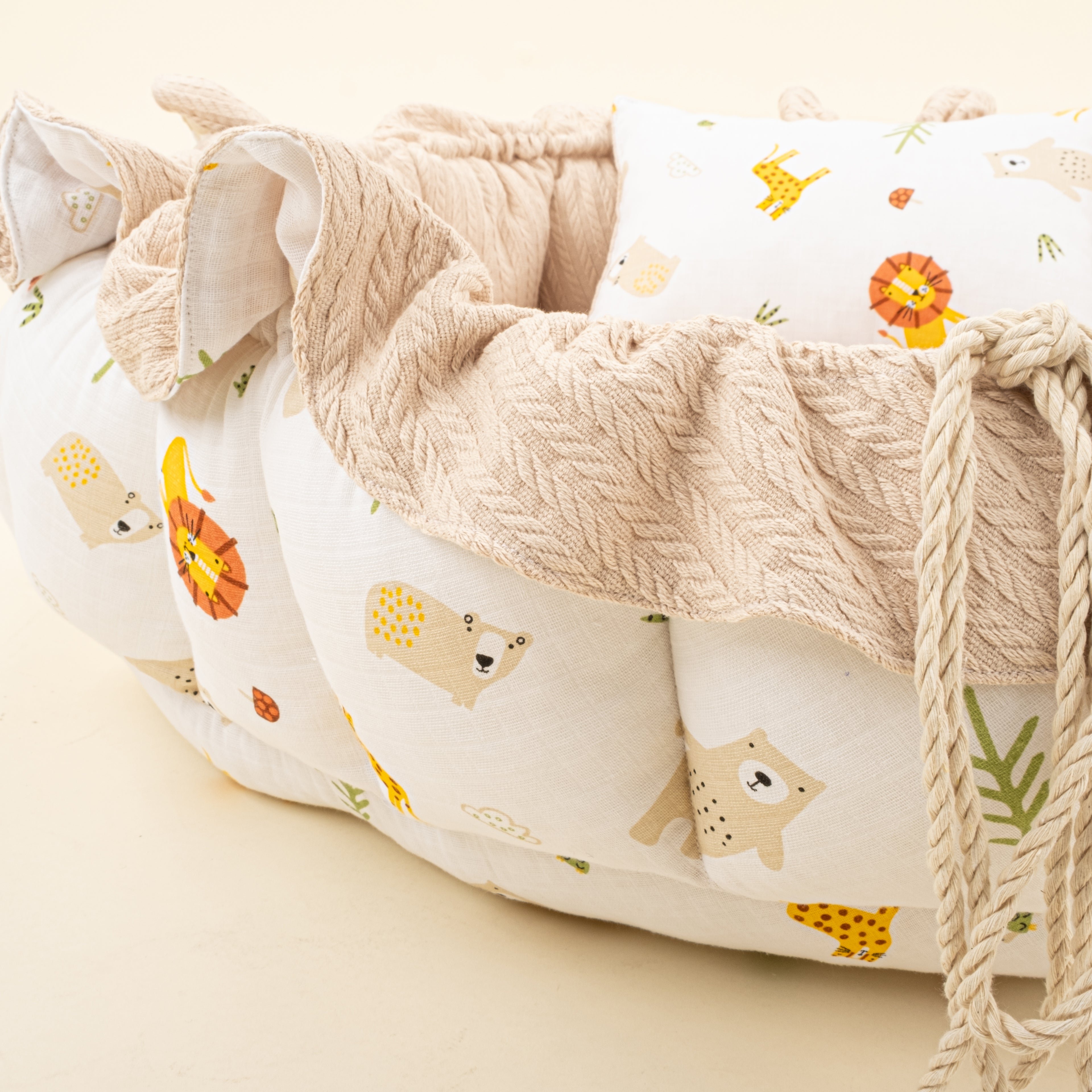 Yuvarlak Babynest ve Yastık - Çift Taraflı - Sütlü Kahve Örgü - Aslan