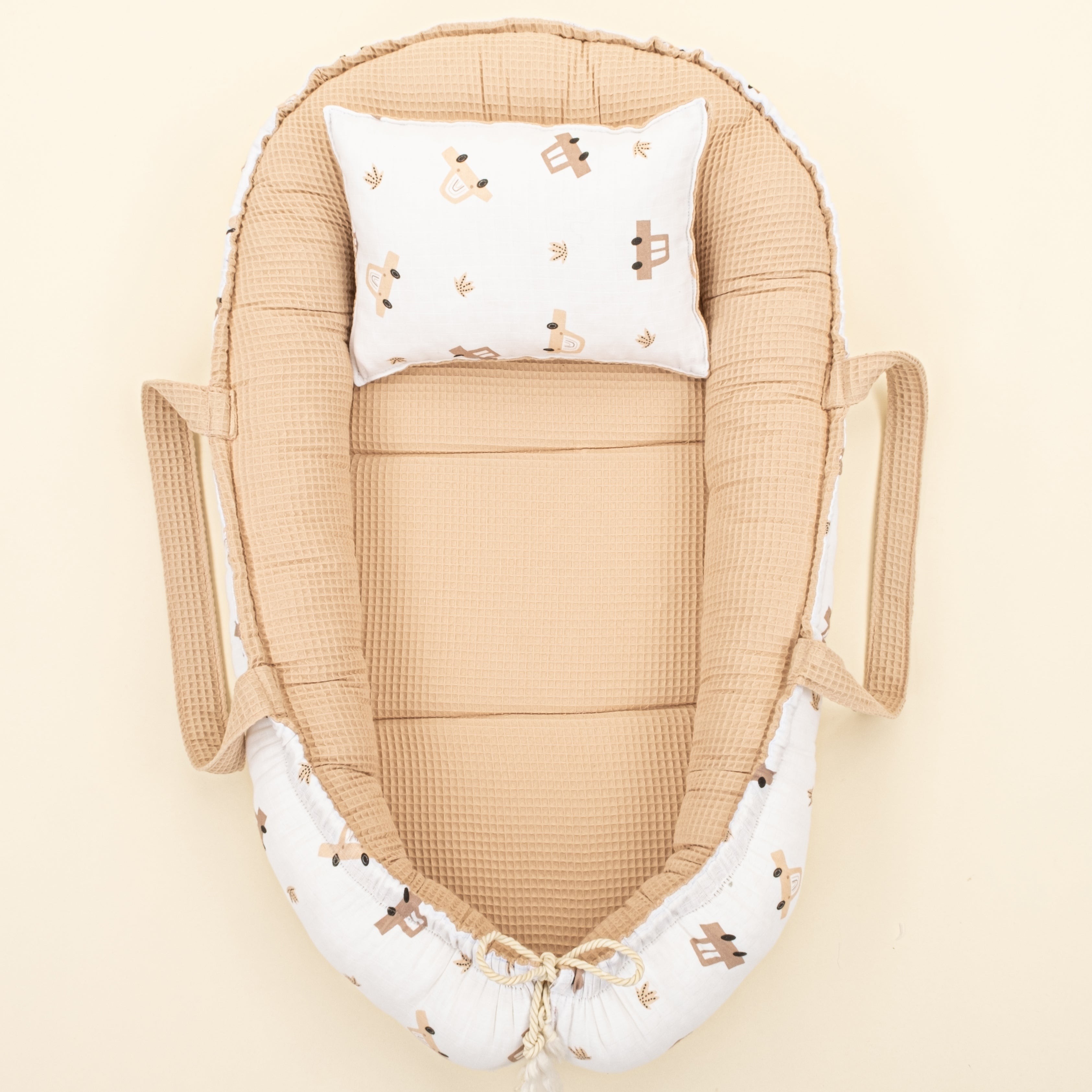 Babynest ve Yastık- Çift Taraflı - Bej Petek - Kahverengi Arabalar