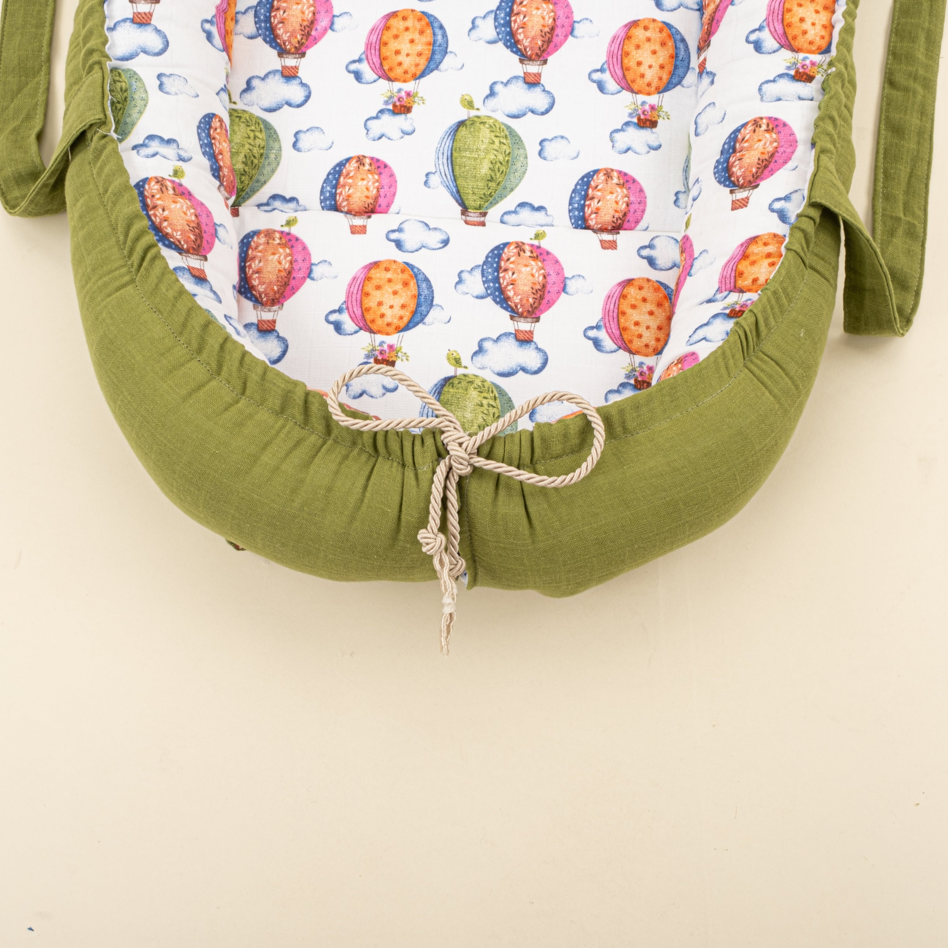 Babynest ve Yastık- Çift Taraflı - Fıstık Yeşili Muslin - Uçan Balonlar