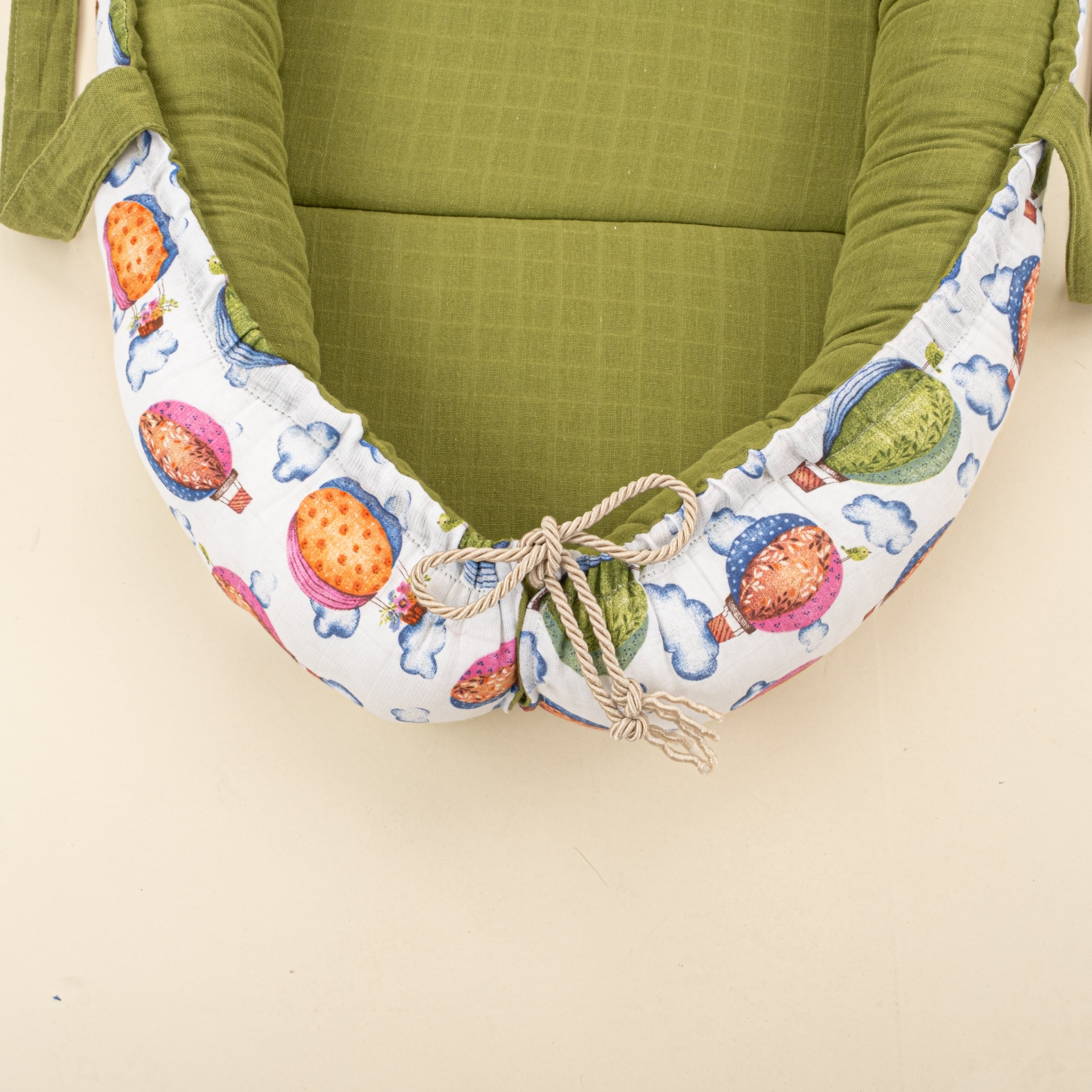 Babynest ve Yastık- Çift Taraflı - Fıstık Yeşili Muslin - Uçan Balonlar