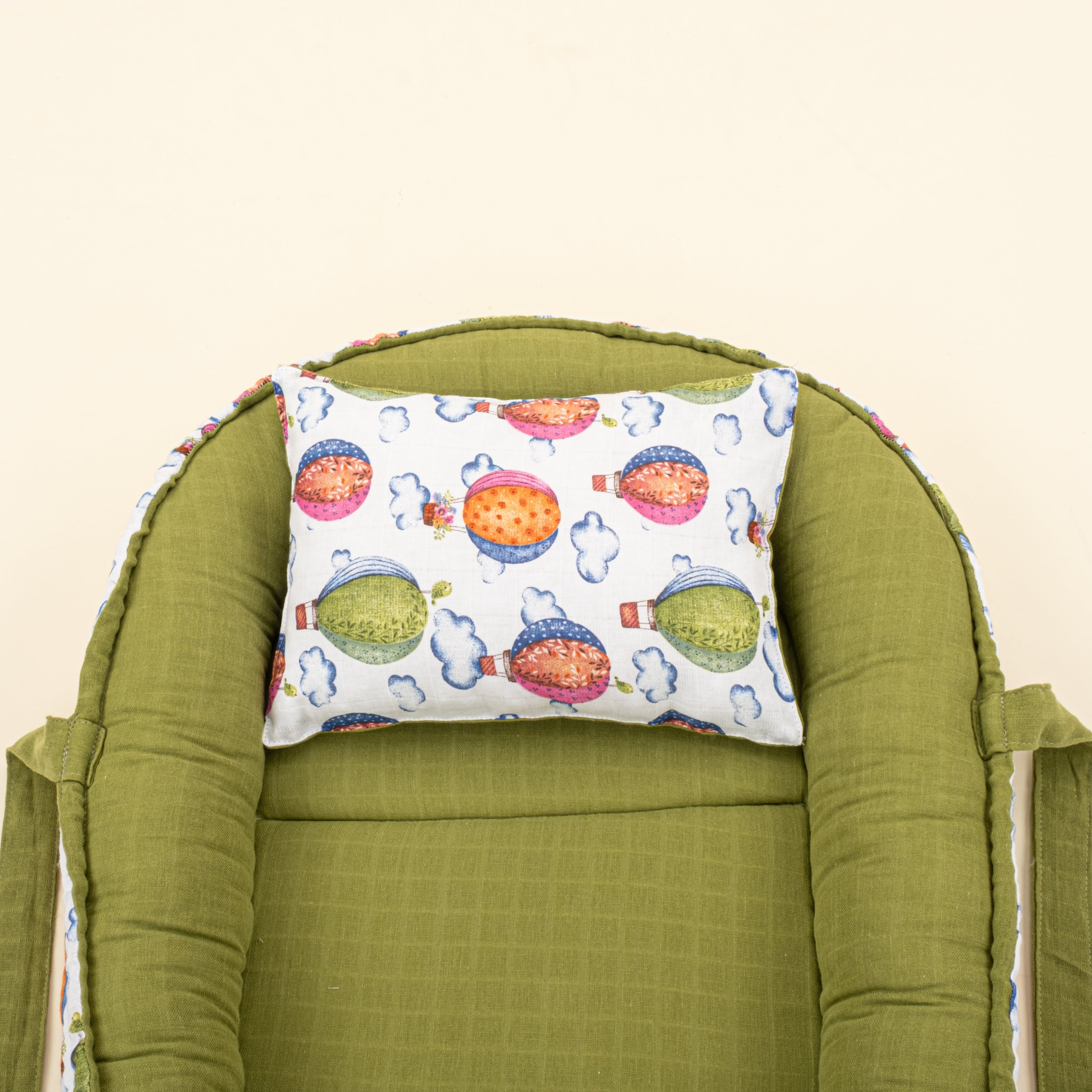 Babynest ve Yastık- Çift Taraflı - Fıstık Yeşili Muslin - Uçan Balonlar