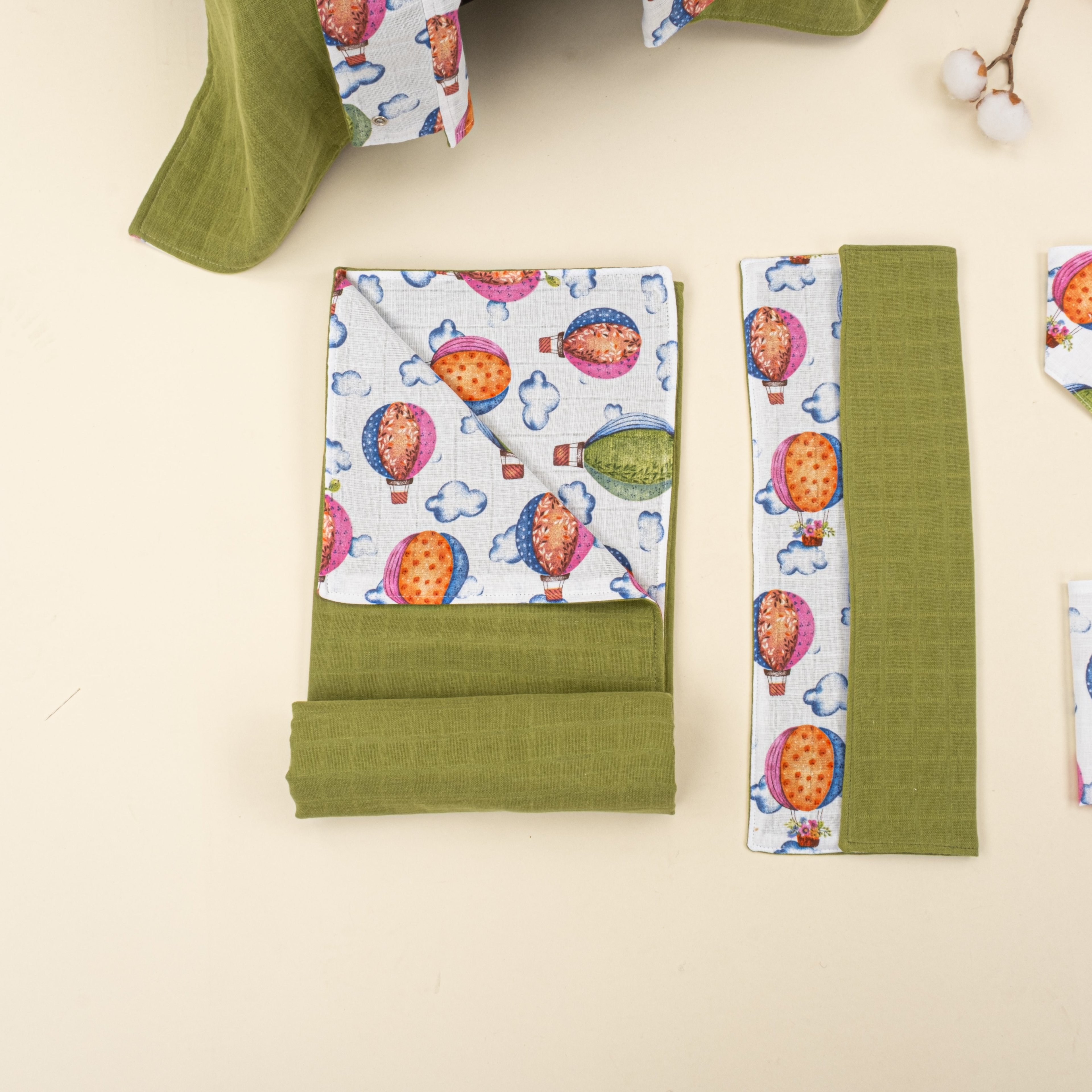 9 Parça Avantajlı Set - Çift Taraflı - Fıstık Yeşili Muslin - Uçan Balonlar
