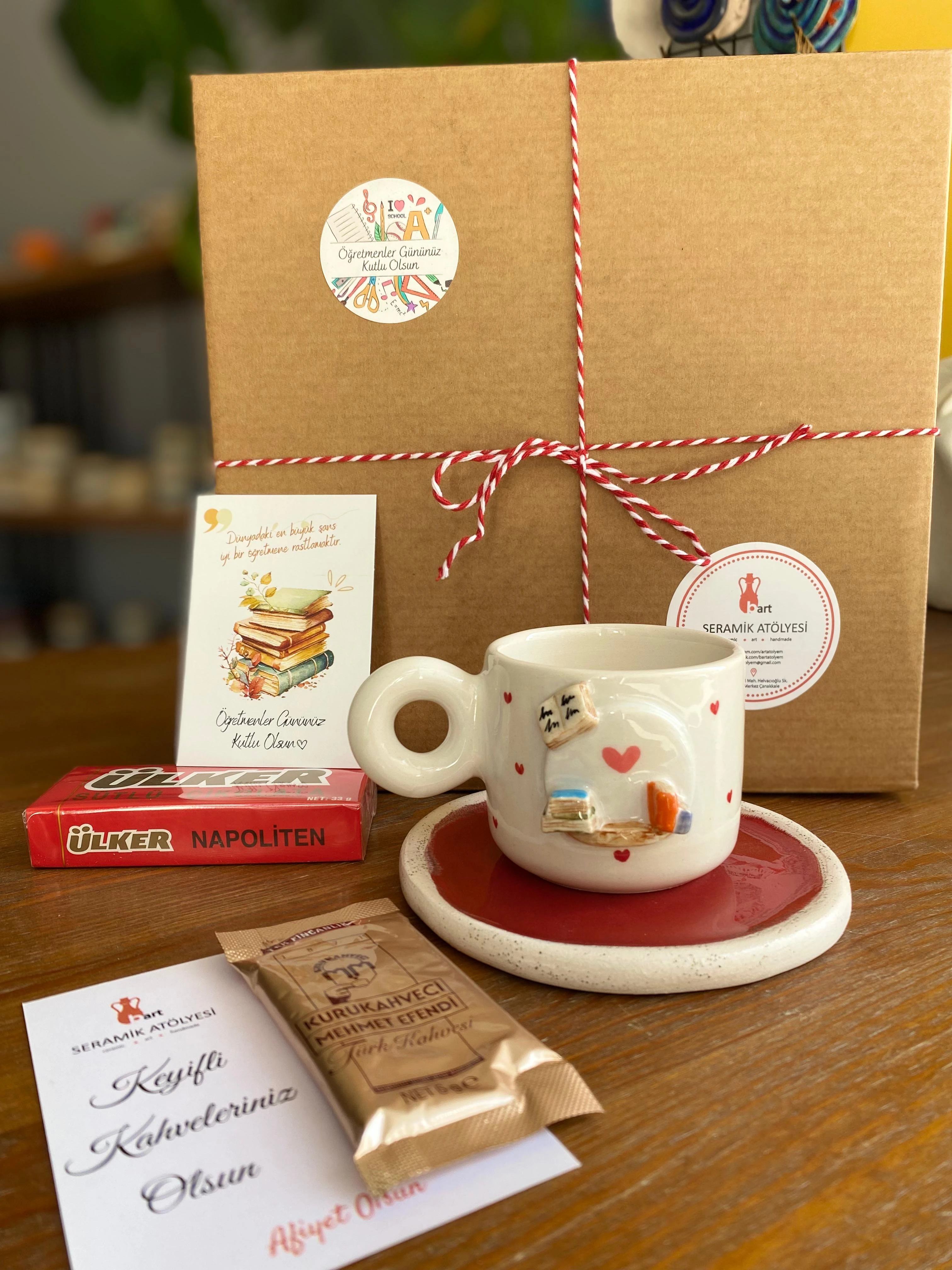 Kalp ve Kitap detaylı öğretmenler günü fincanı