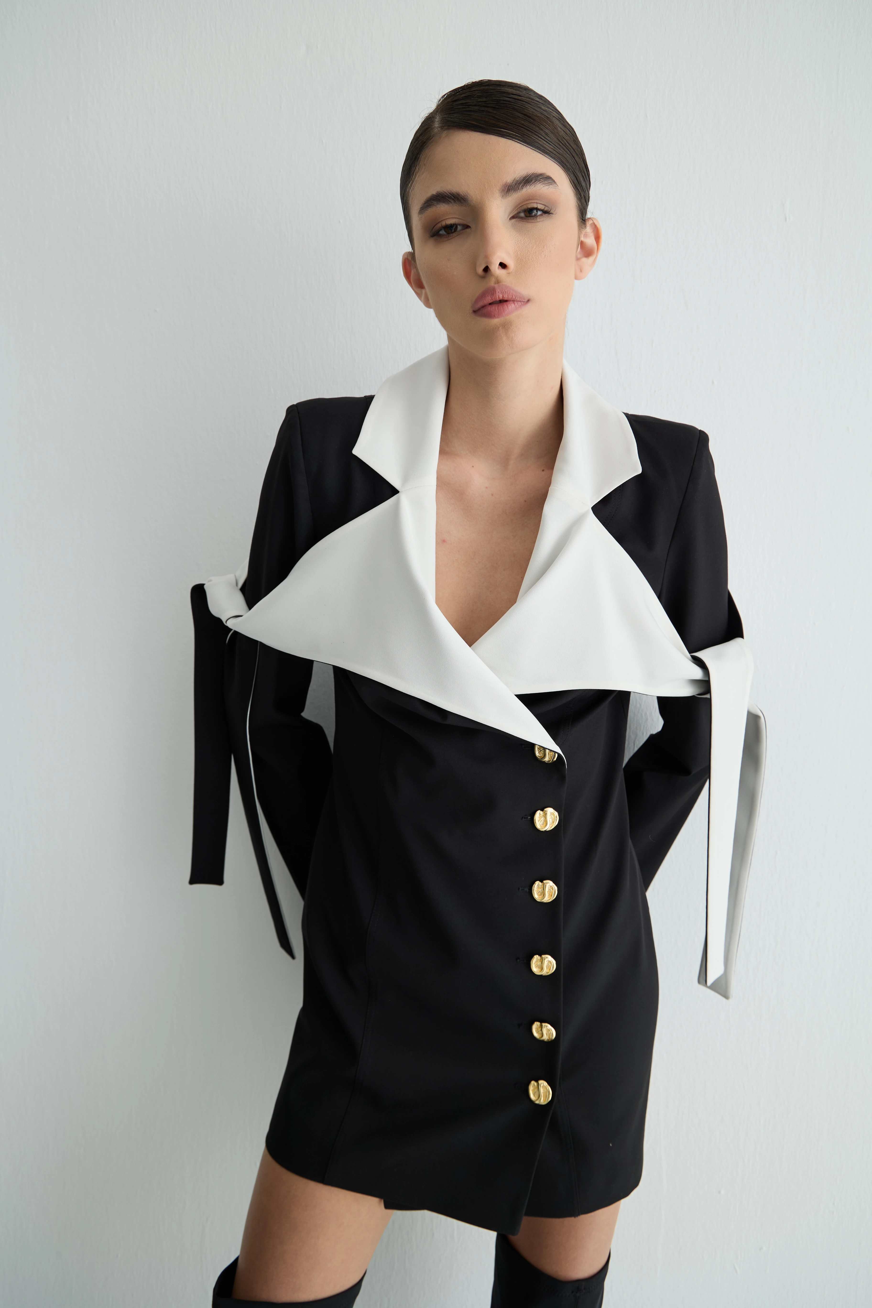 Kolları Fiyonklu Mini Ceket Elbise