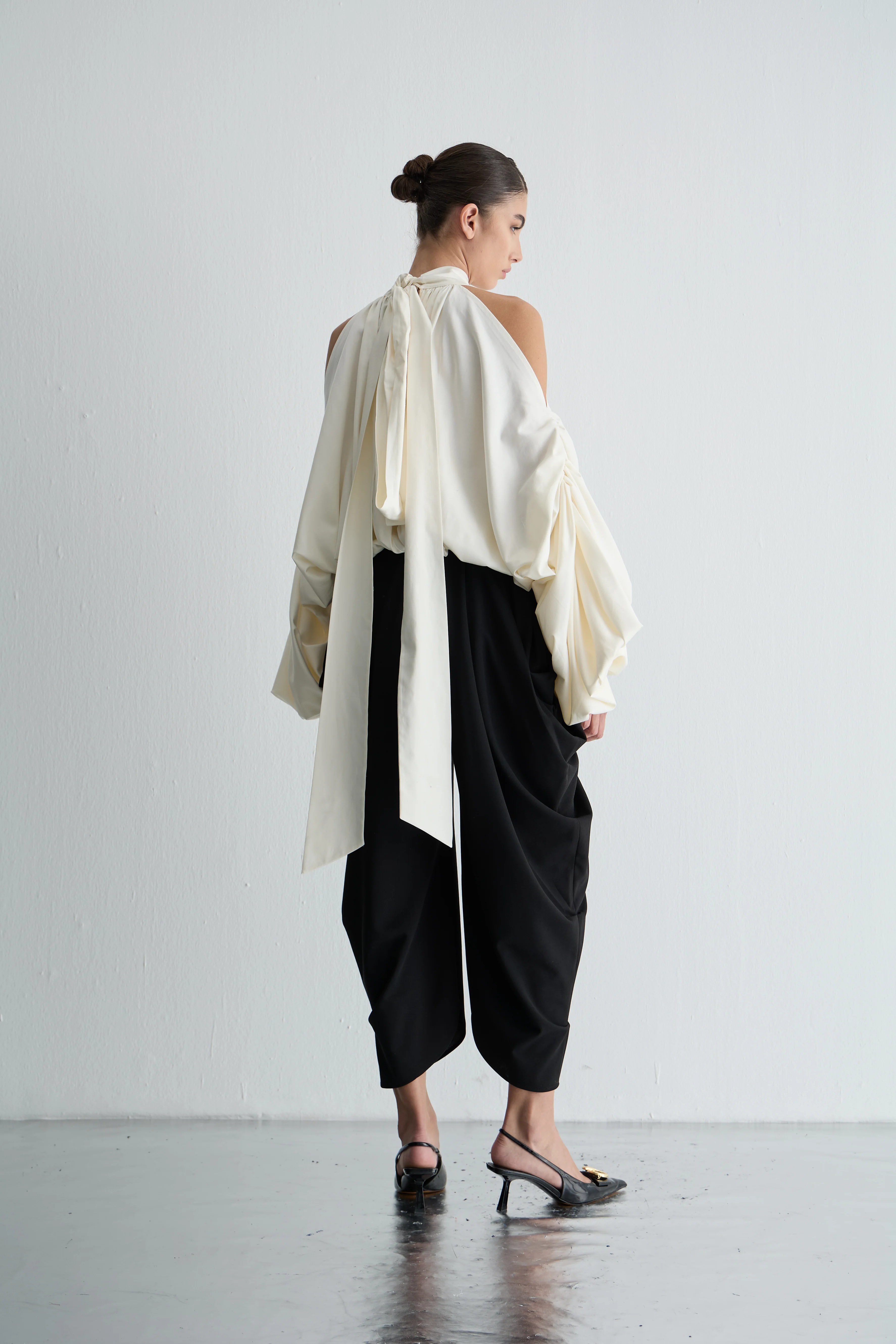 Omuzları Açık Büzgülü Poplin Gömlek