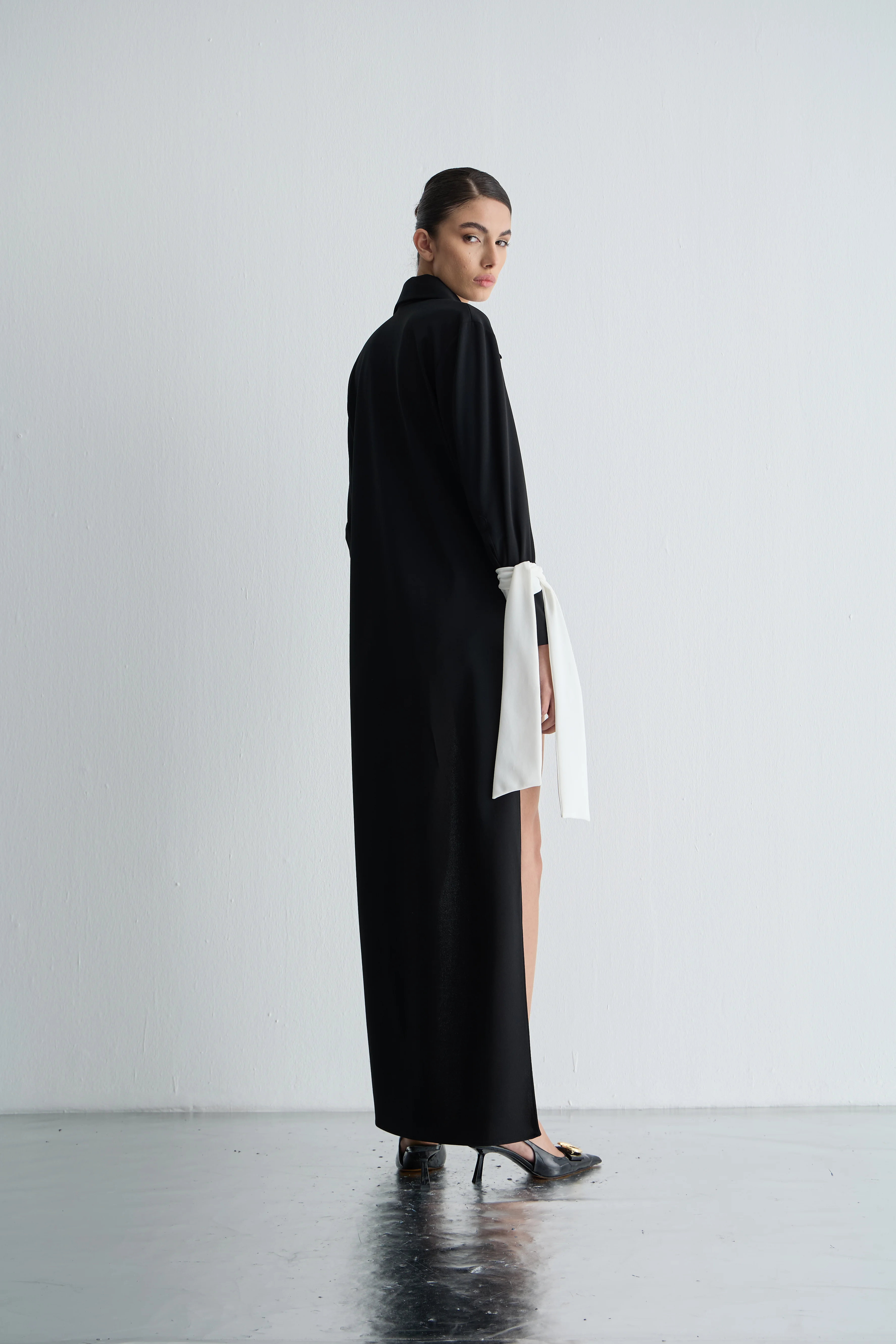 Siyah Arkası Uzun Gömlek