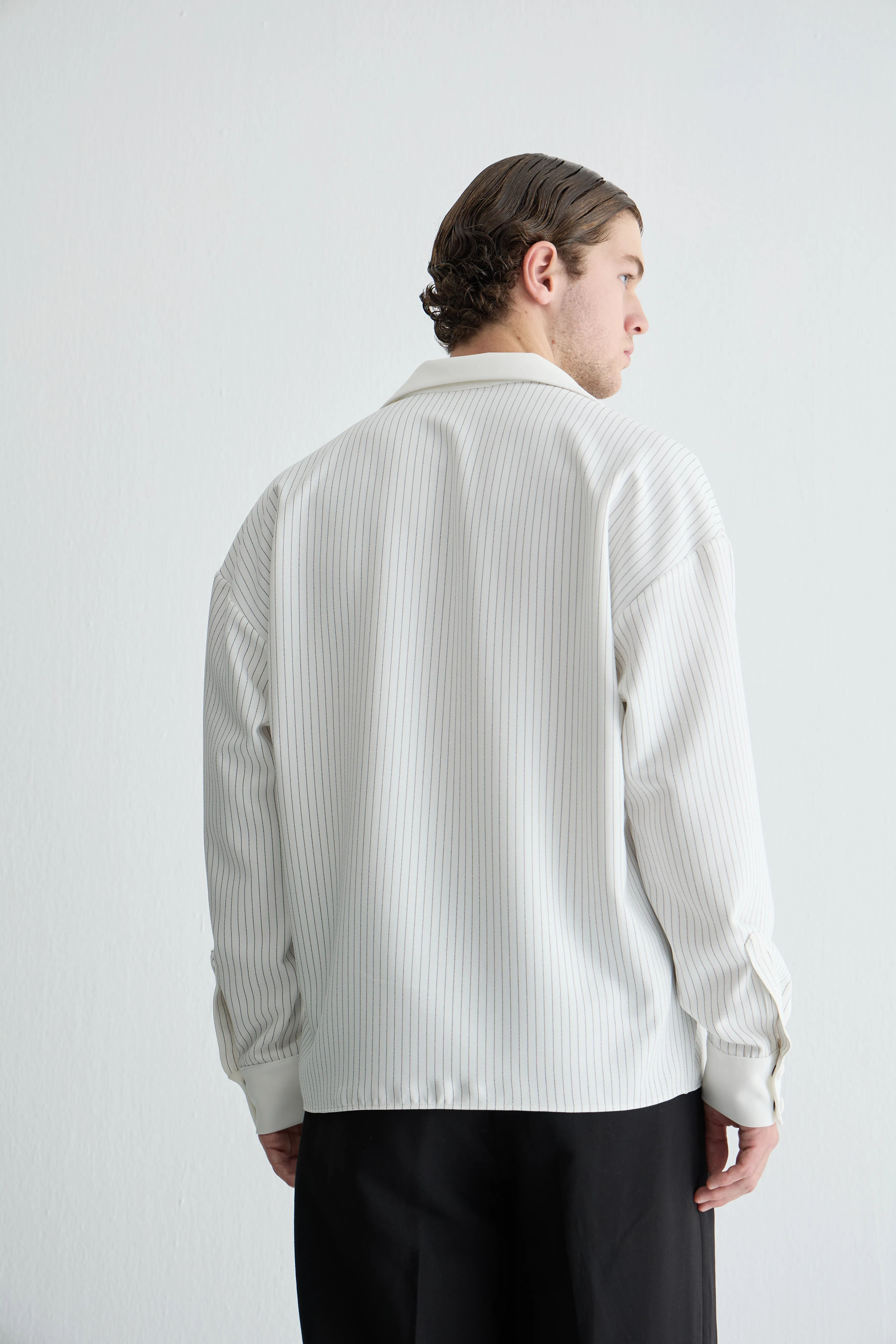 Beyaz Çizgili Gömlek