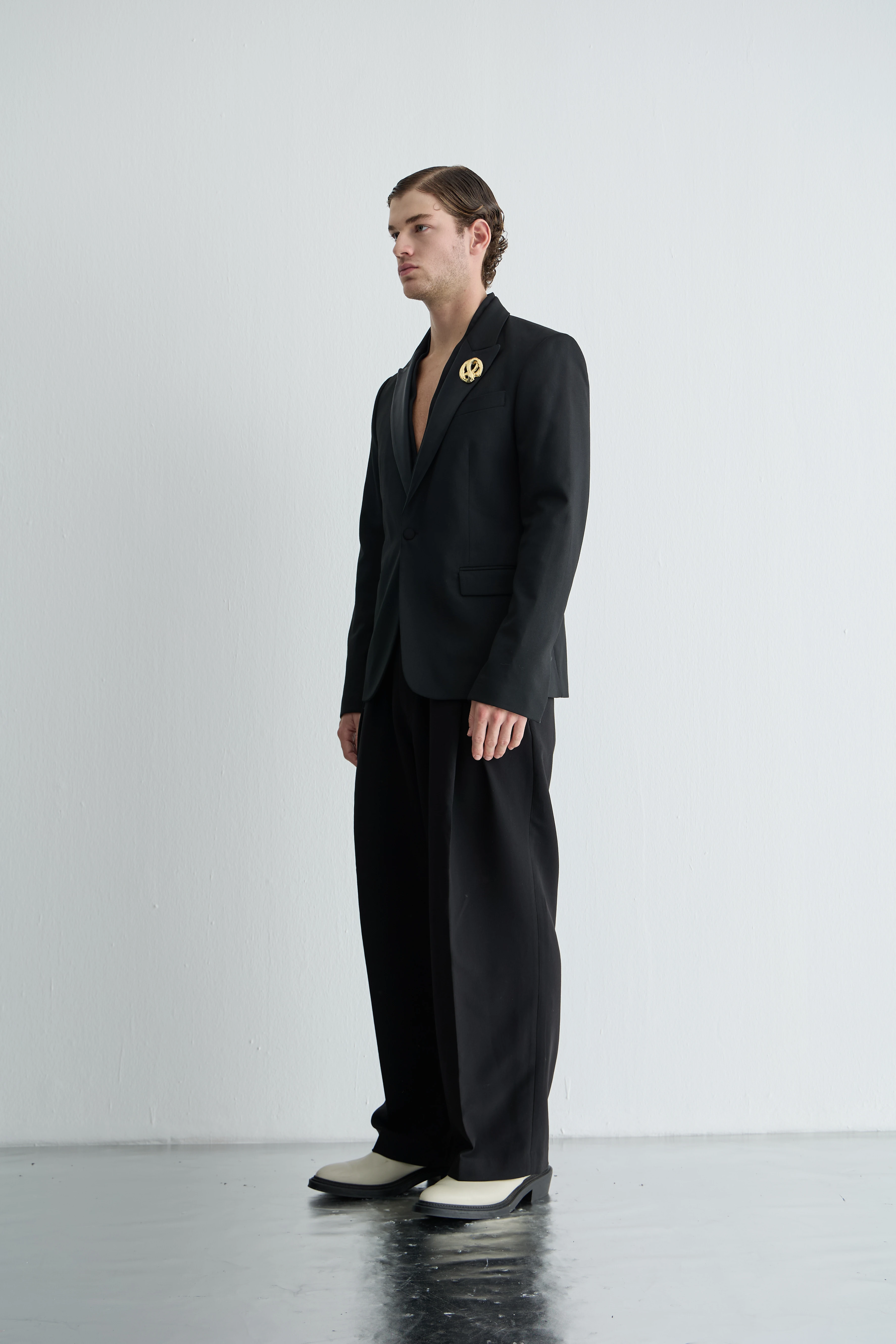 Siyah Gold Broş Detaylı Ceket