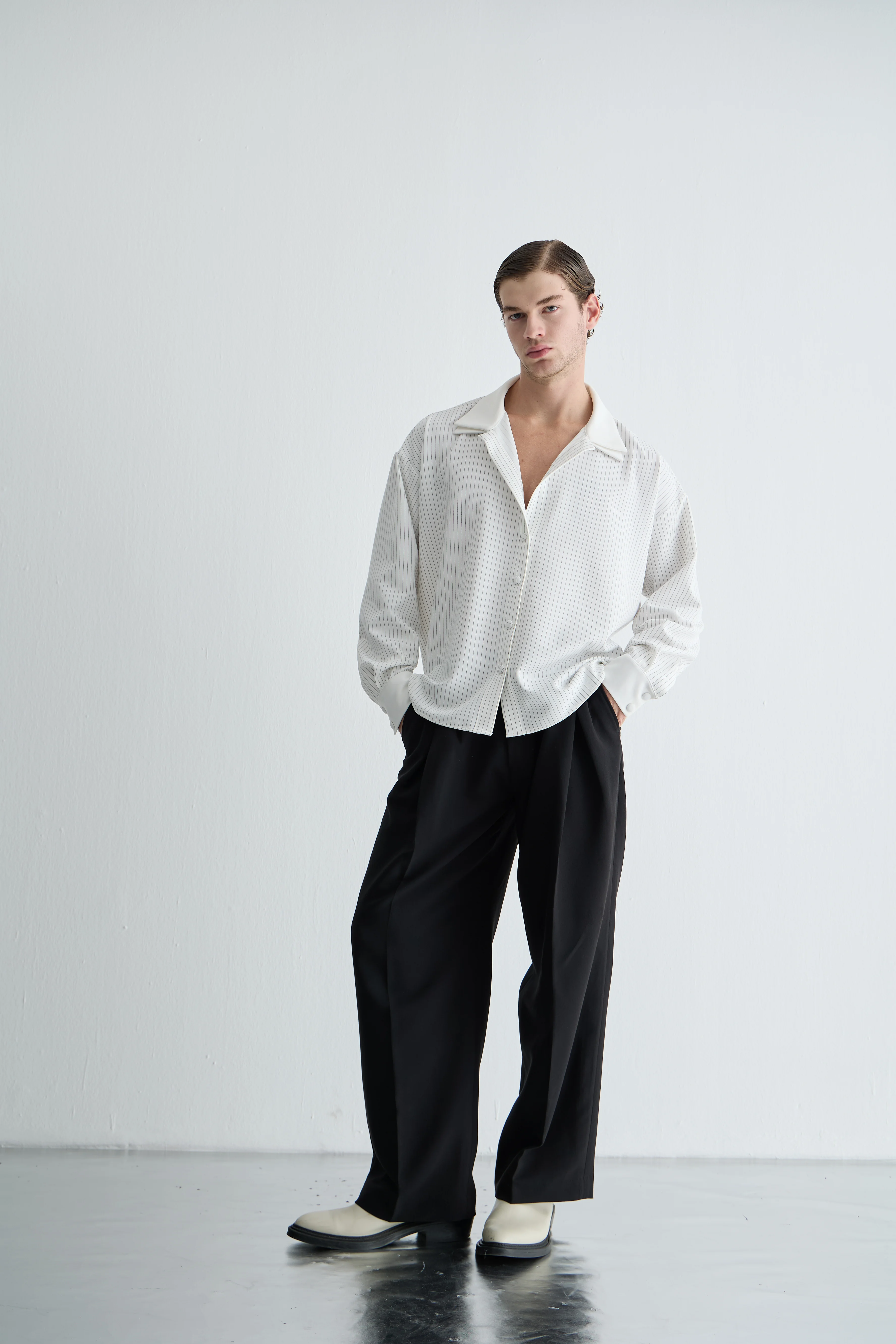 Beyaz Çizgili Gömlek